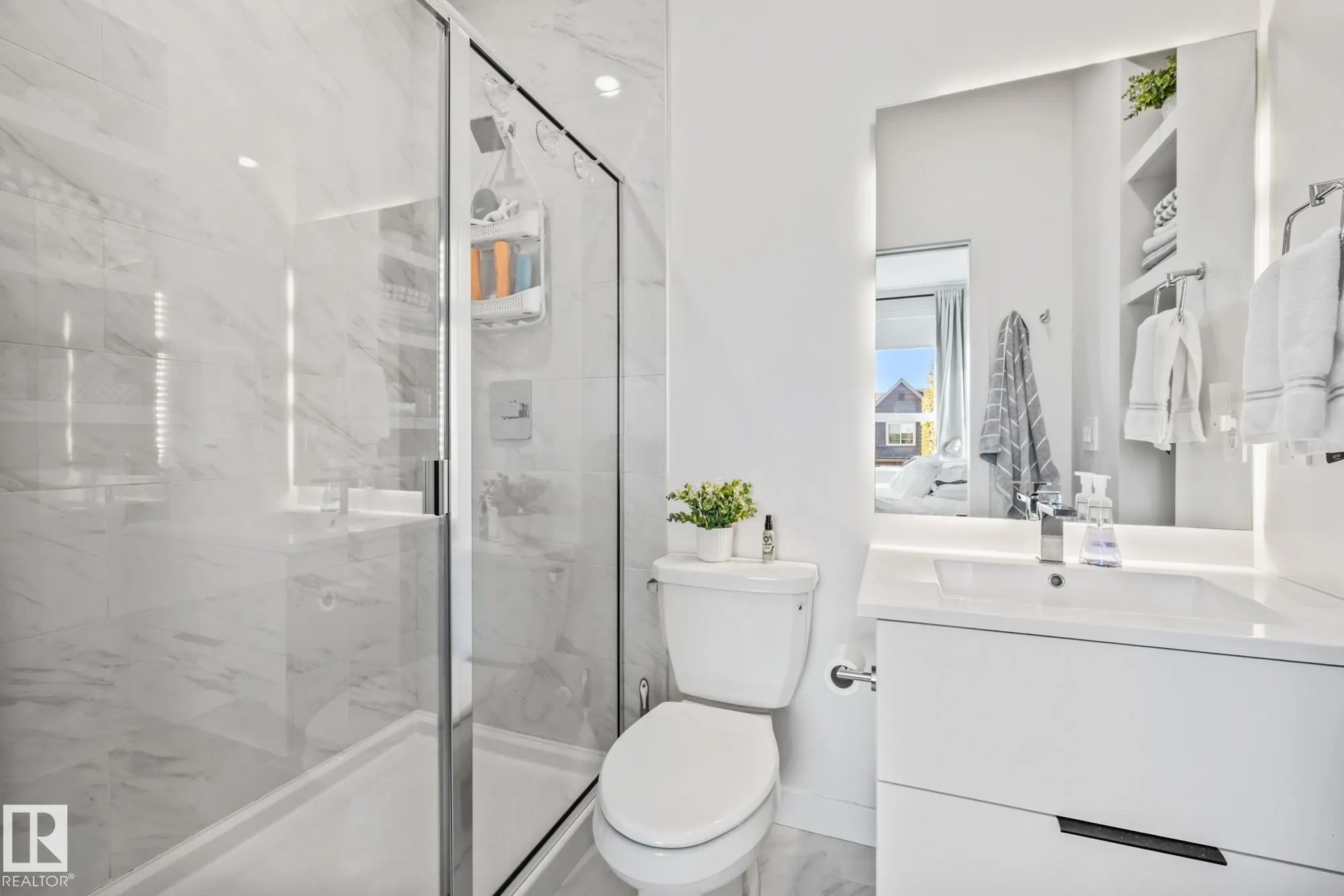 100 JENSEN LAKES Boulevard