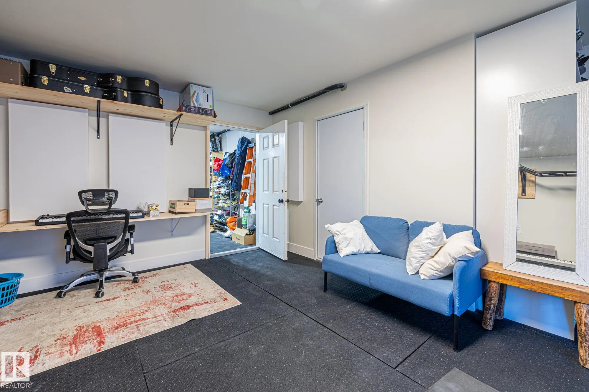 100 JENSEN LAKES Boulevard