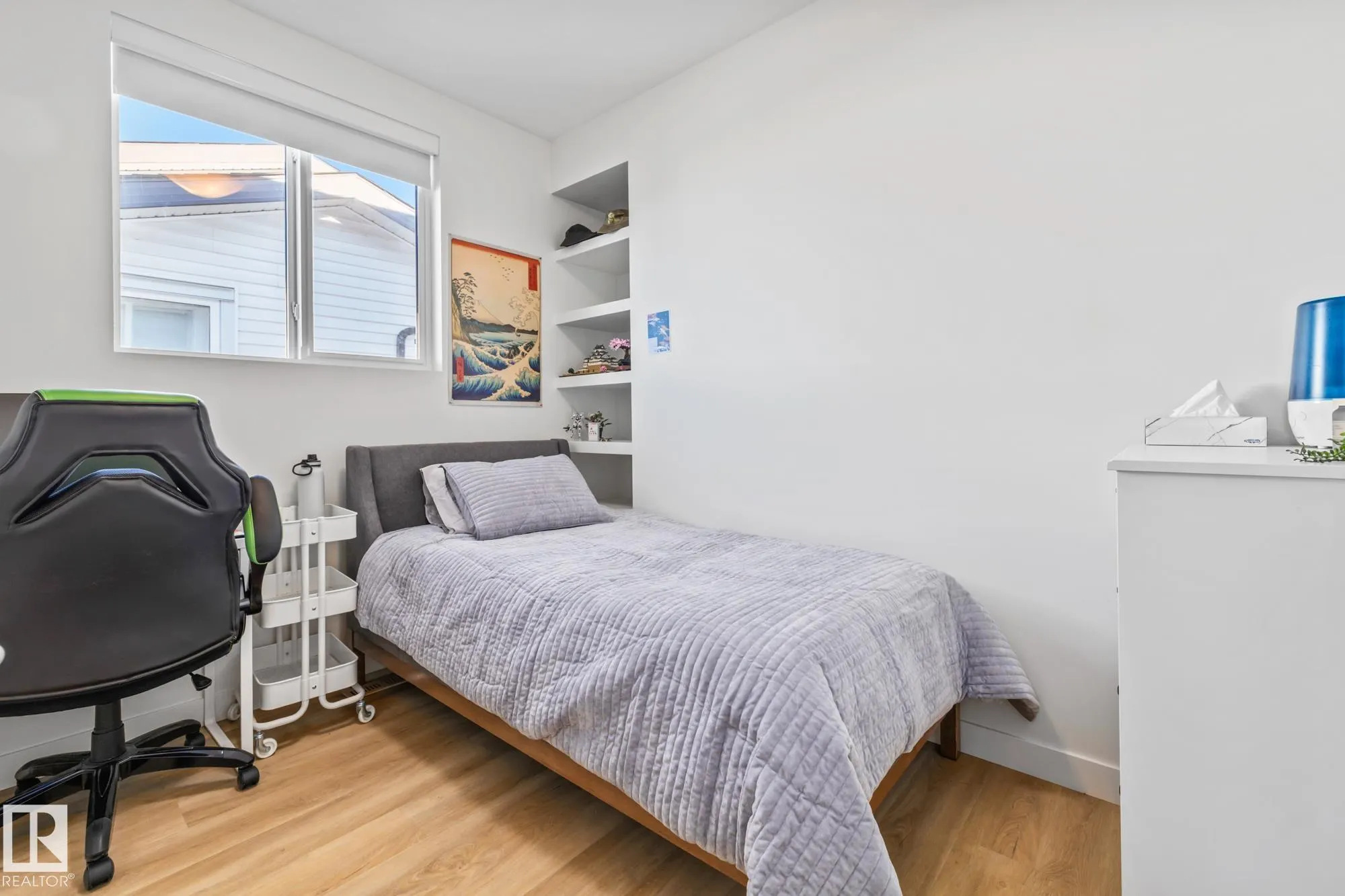 100 JENSEN LAKES Boulevard