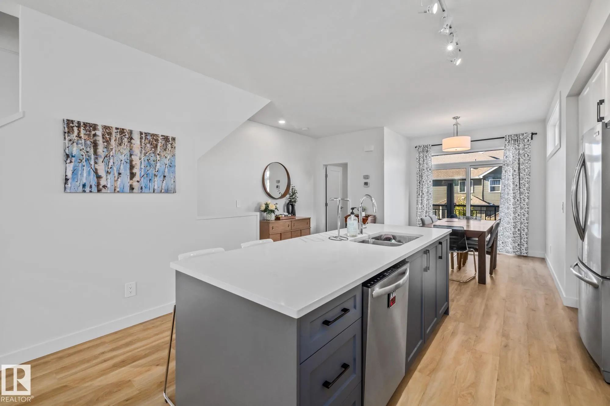 100 JENSEN LAKES Boulevard