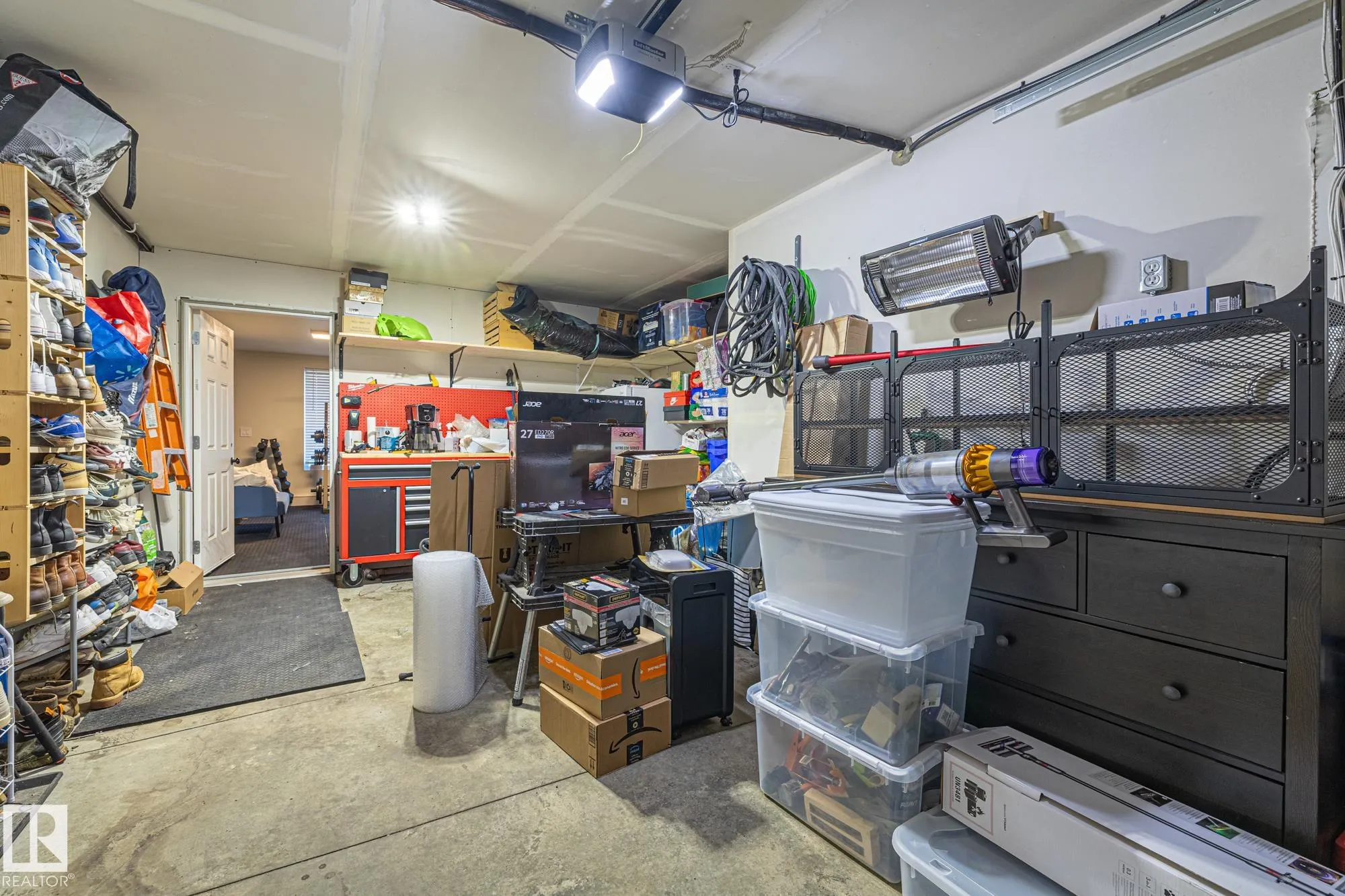 100 JENSEN LAKES Boulevard