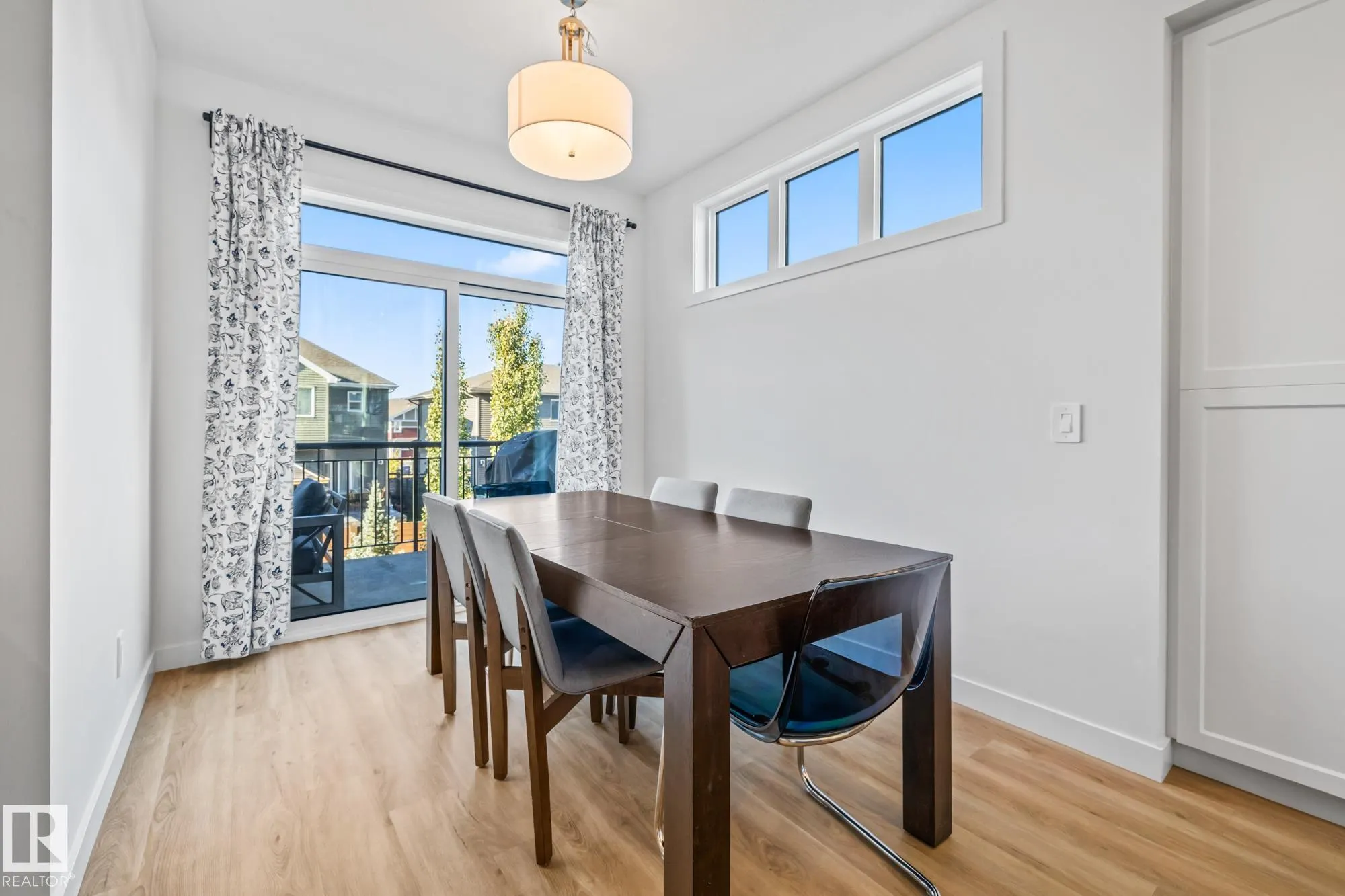 100 JENSEN LAKES Boulevard