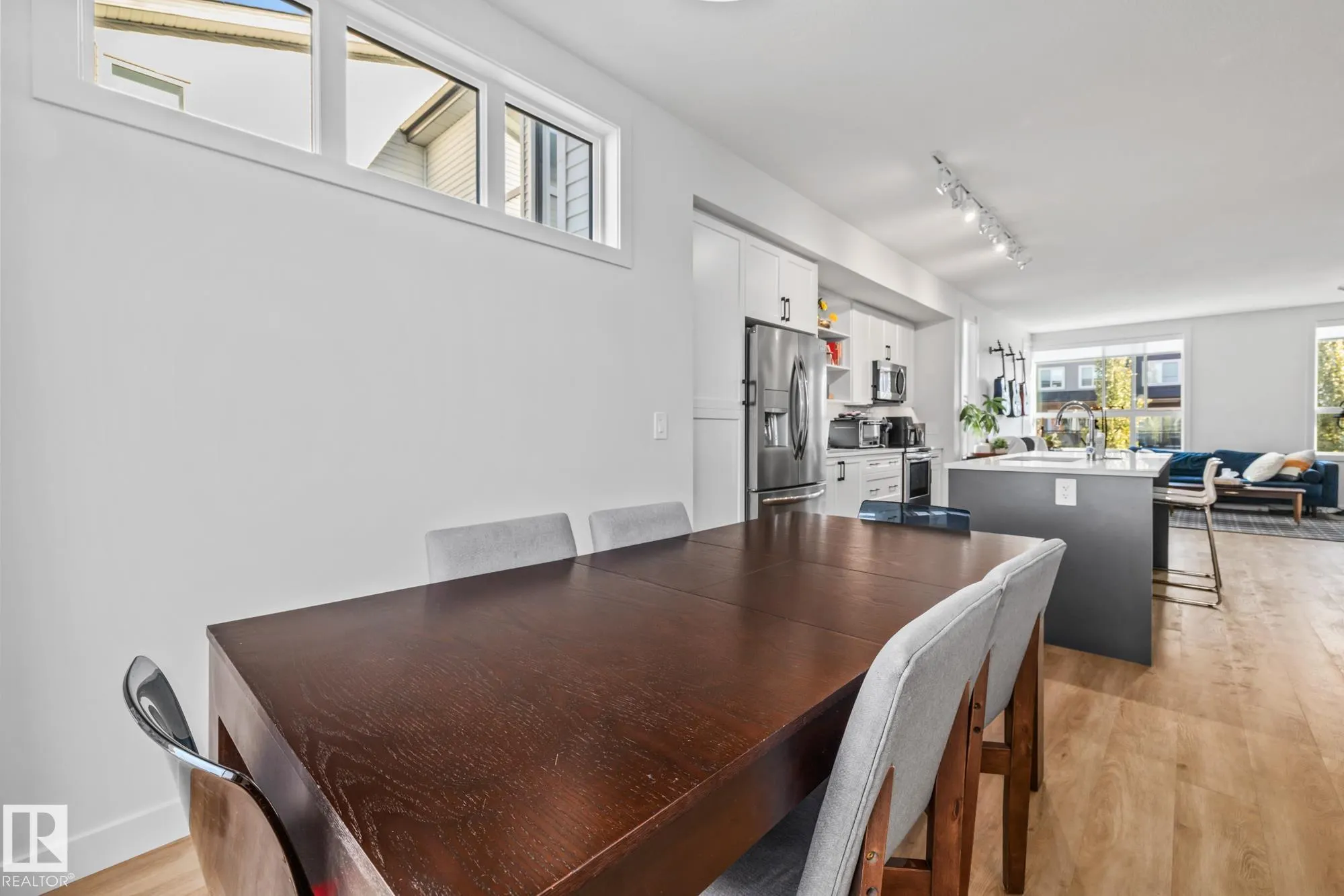 100 JENSEN LAKES Boulevard