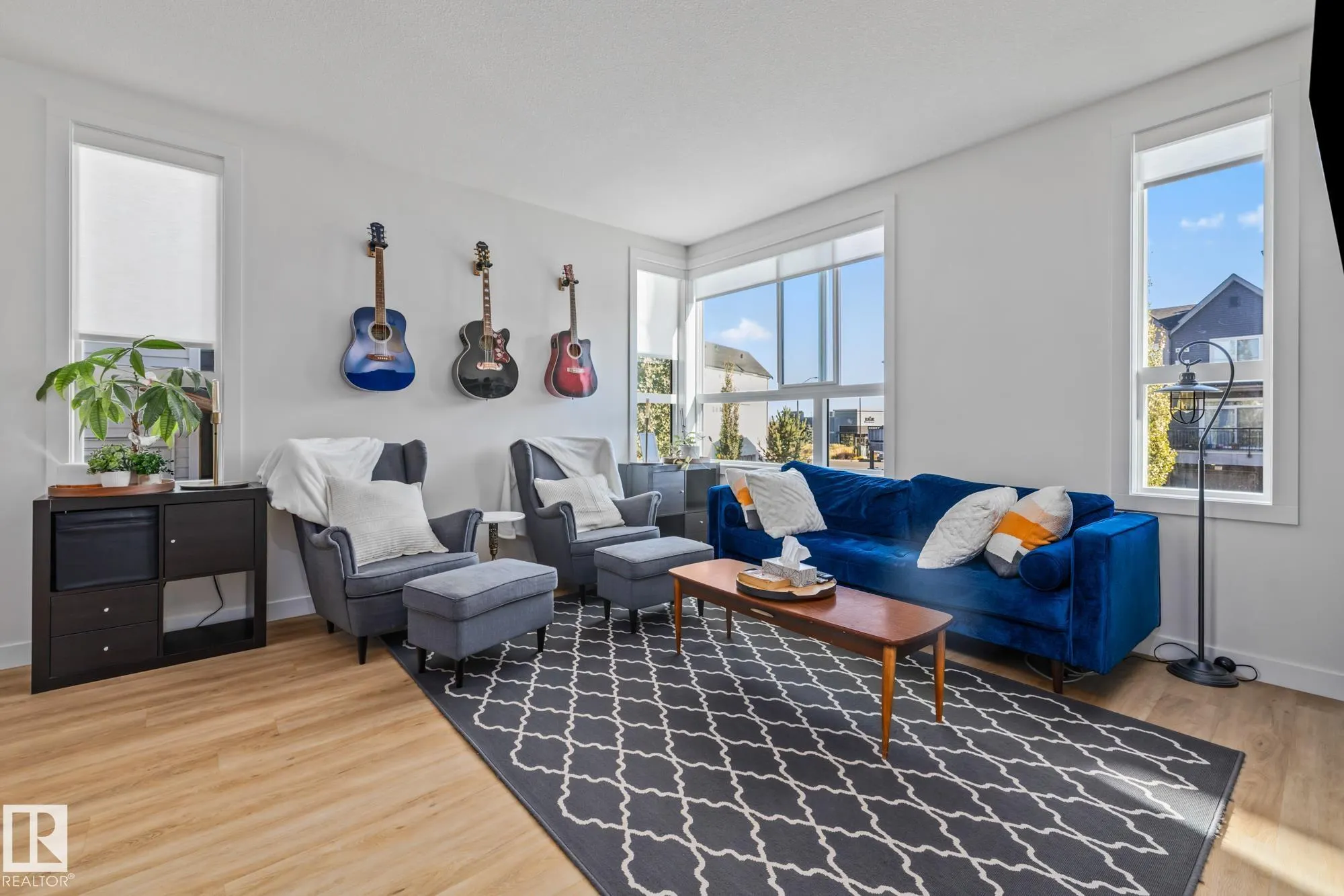 100 JENSEN LAKES Boulevard