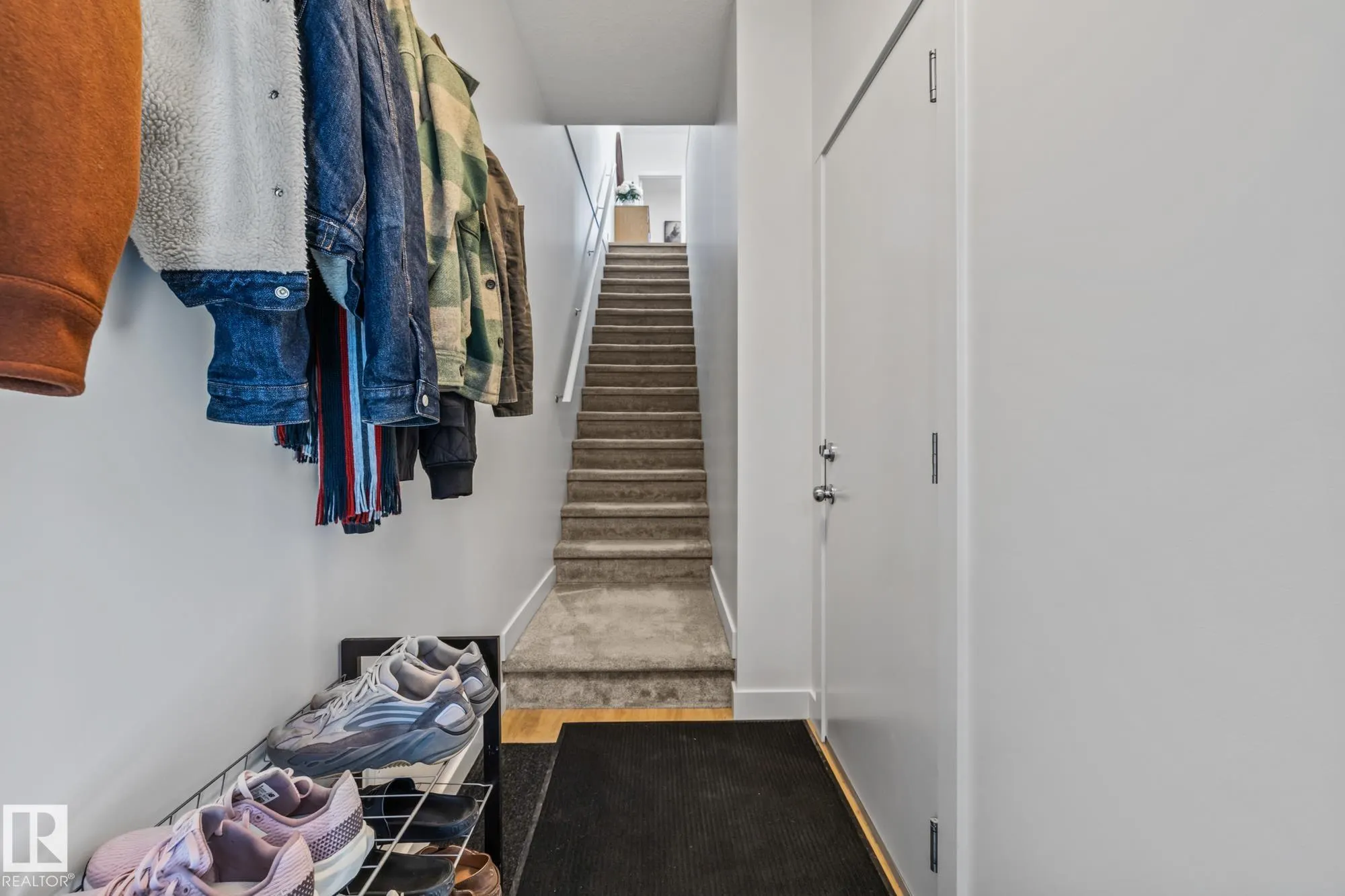 100 JENSEN LAKES Boulevard