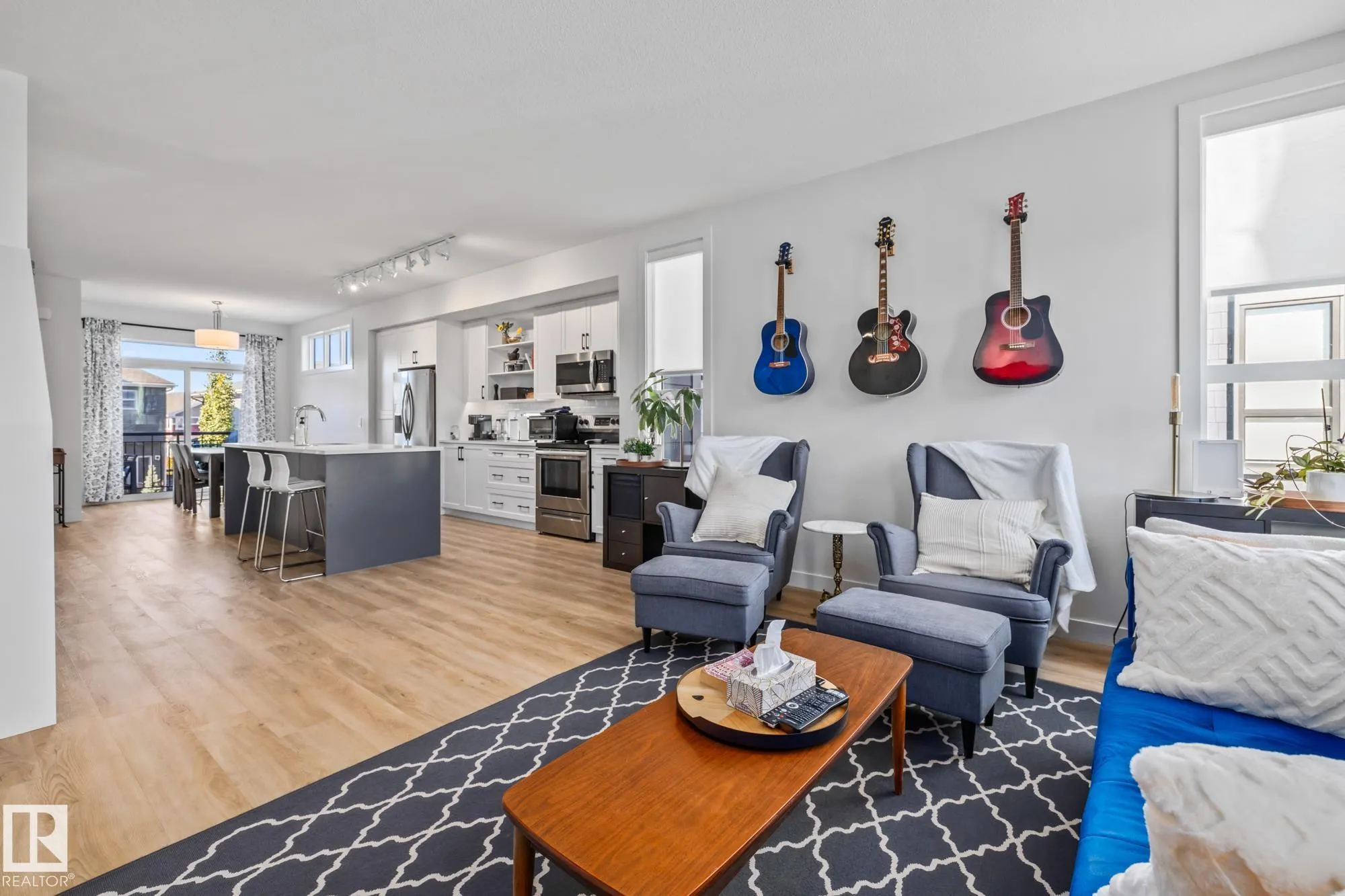 100 JENSEN LAKES Boulevard