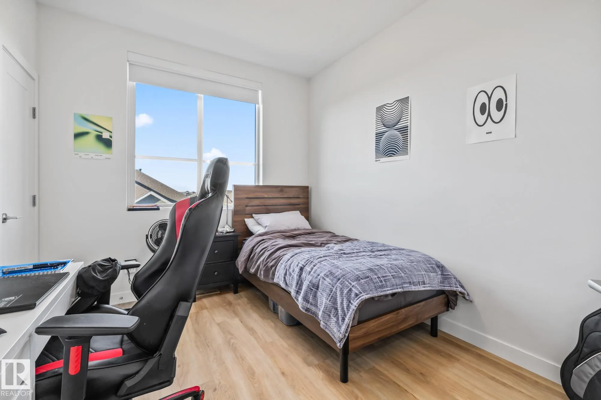 100 JENSEN LAKES Boulevard