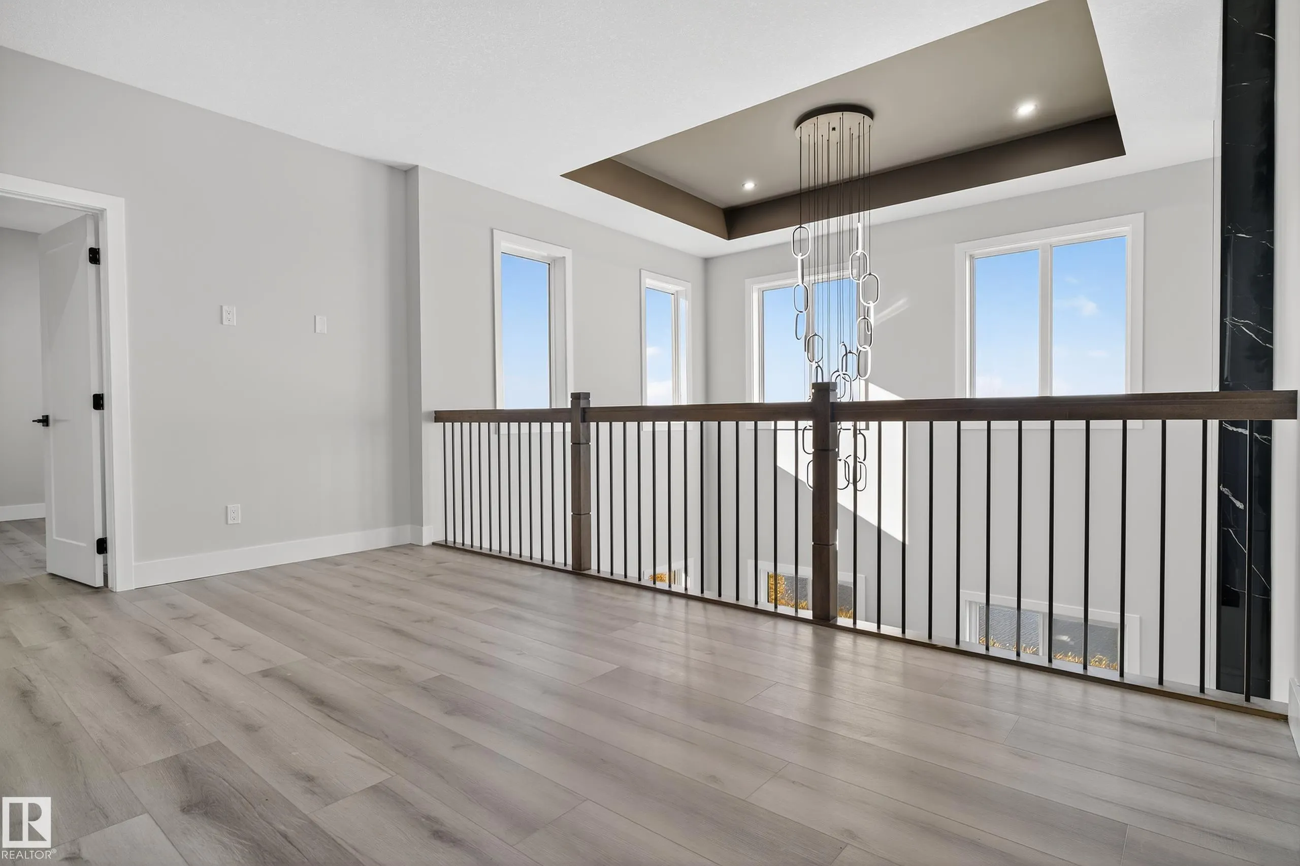 474 ROBERTS Crescent