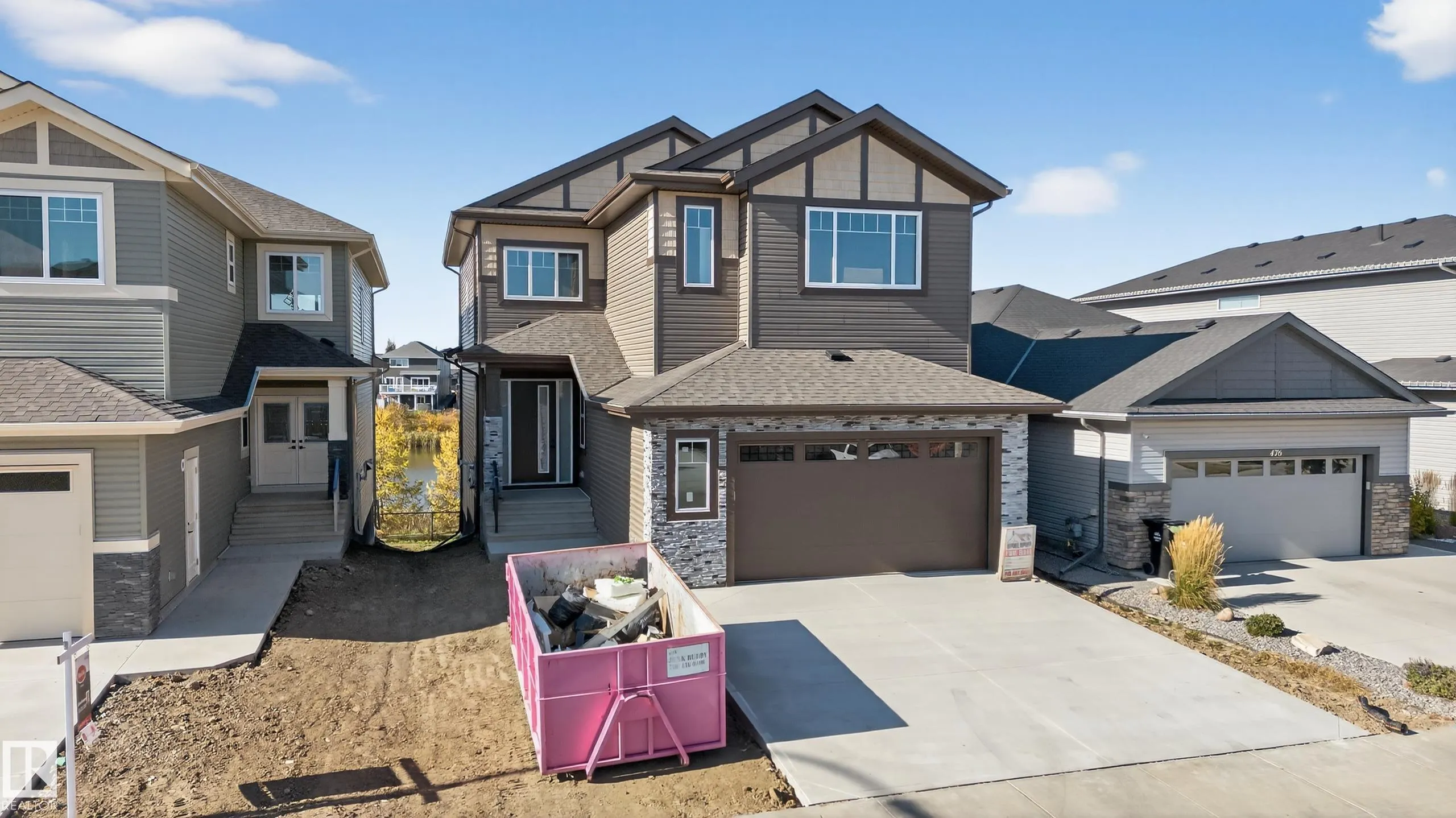 474 ROBERTS Crescent
