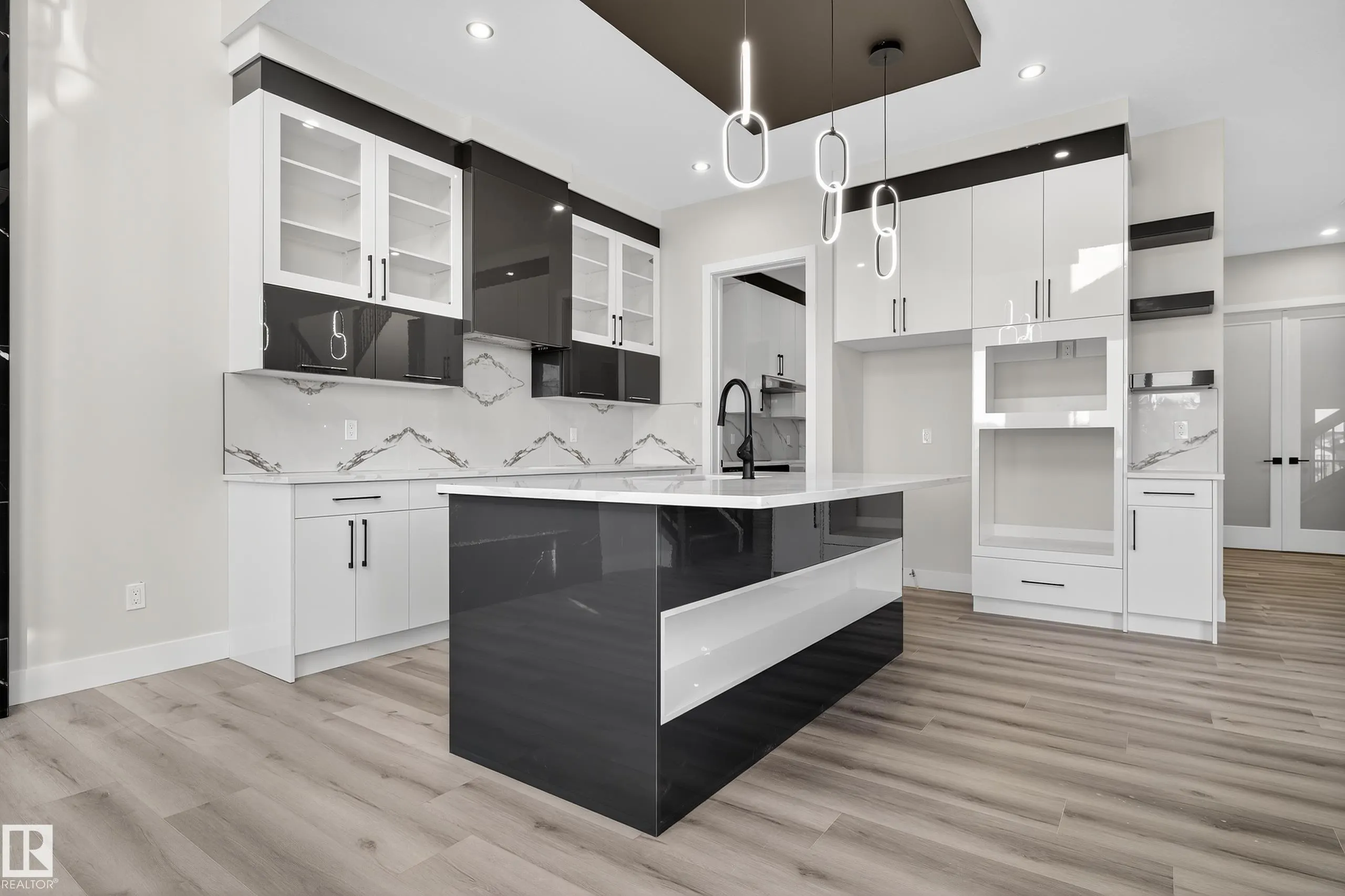 474 ROBERTS Crescent