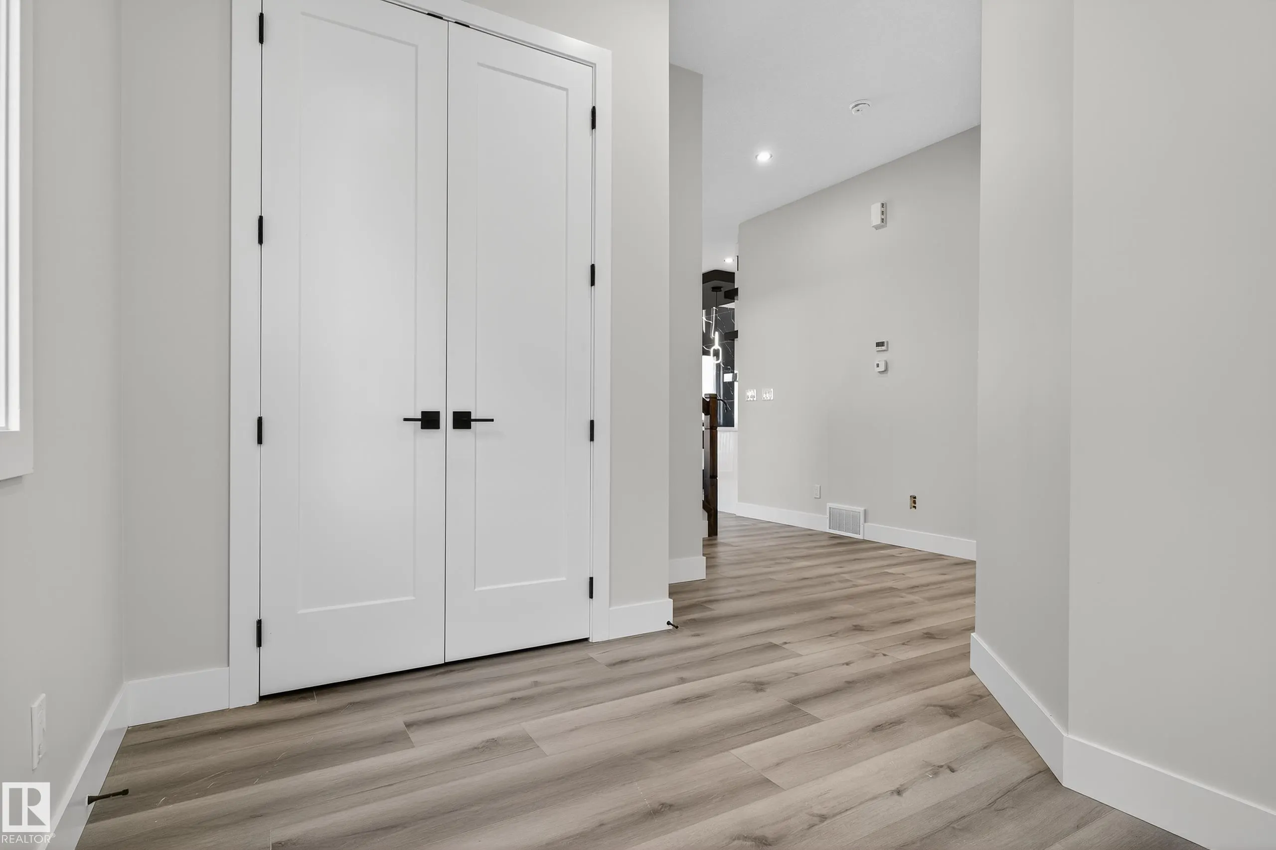 474 ROBERTS Crescent