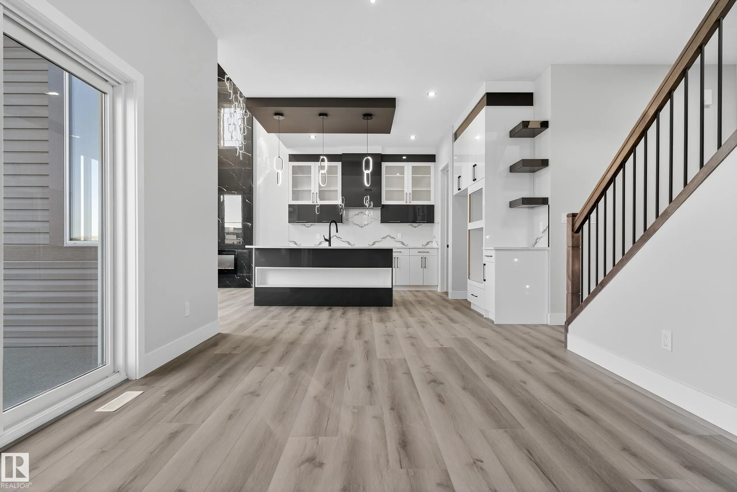 474 ROBERTS Crescent