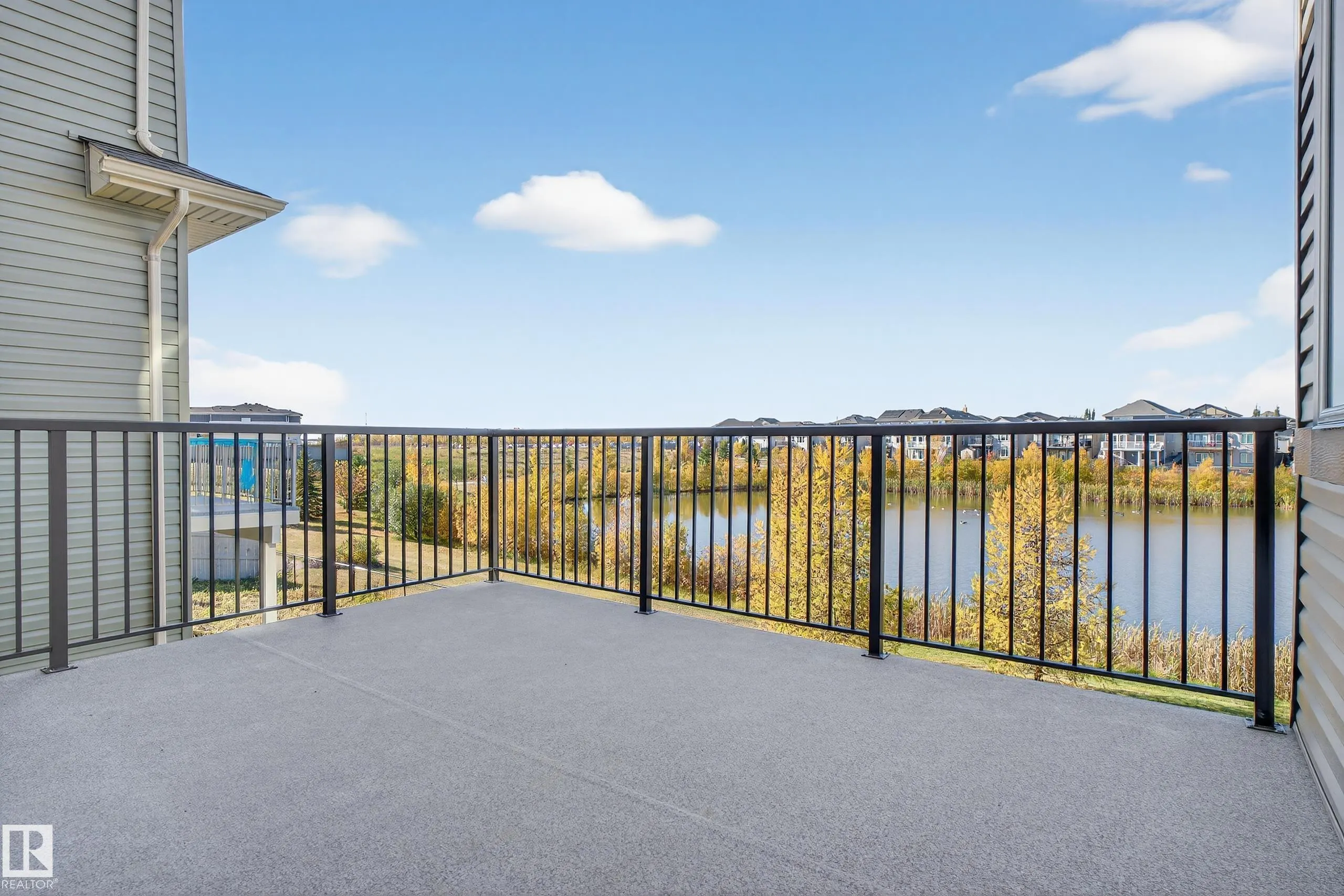 474 ROBERTS Crescent