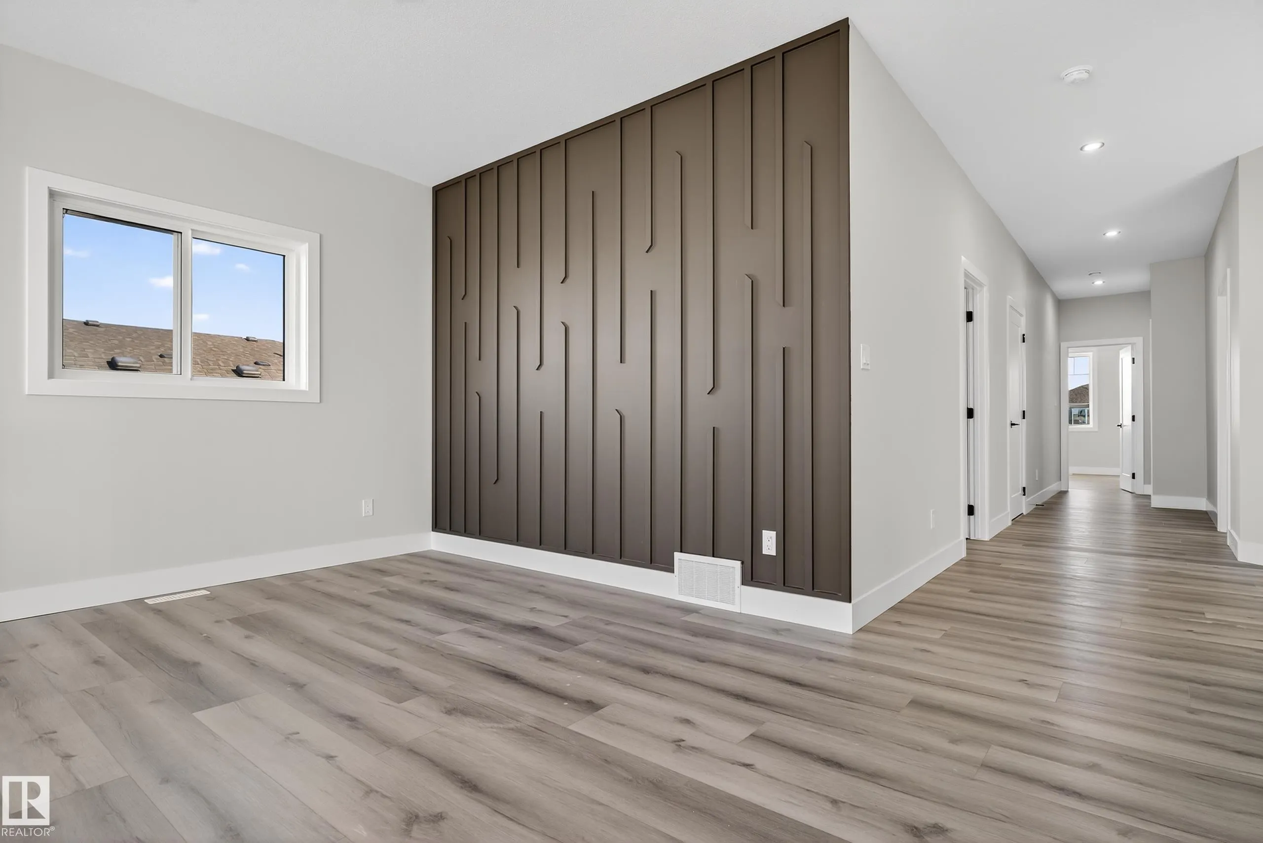 474 ROBERTS Crescent