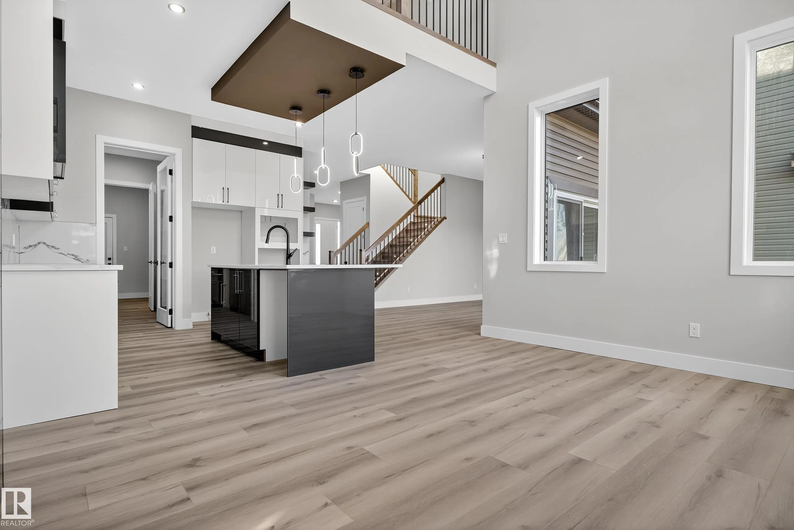 474 ROBERTS Crescent