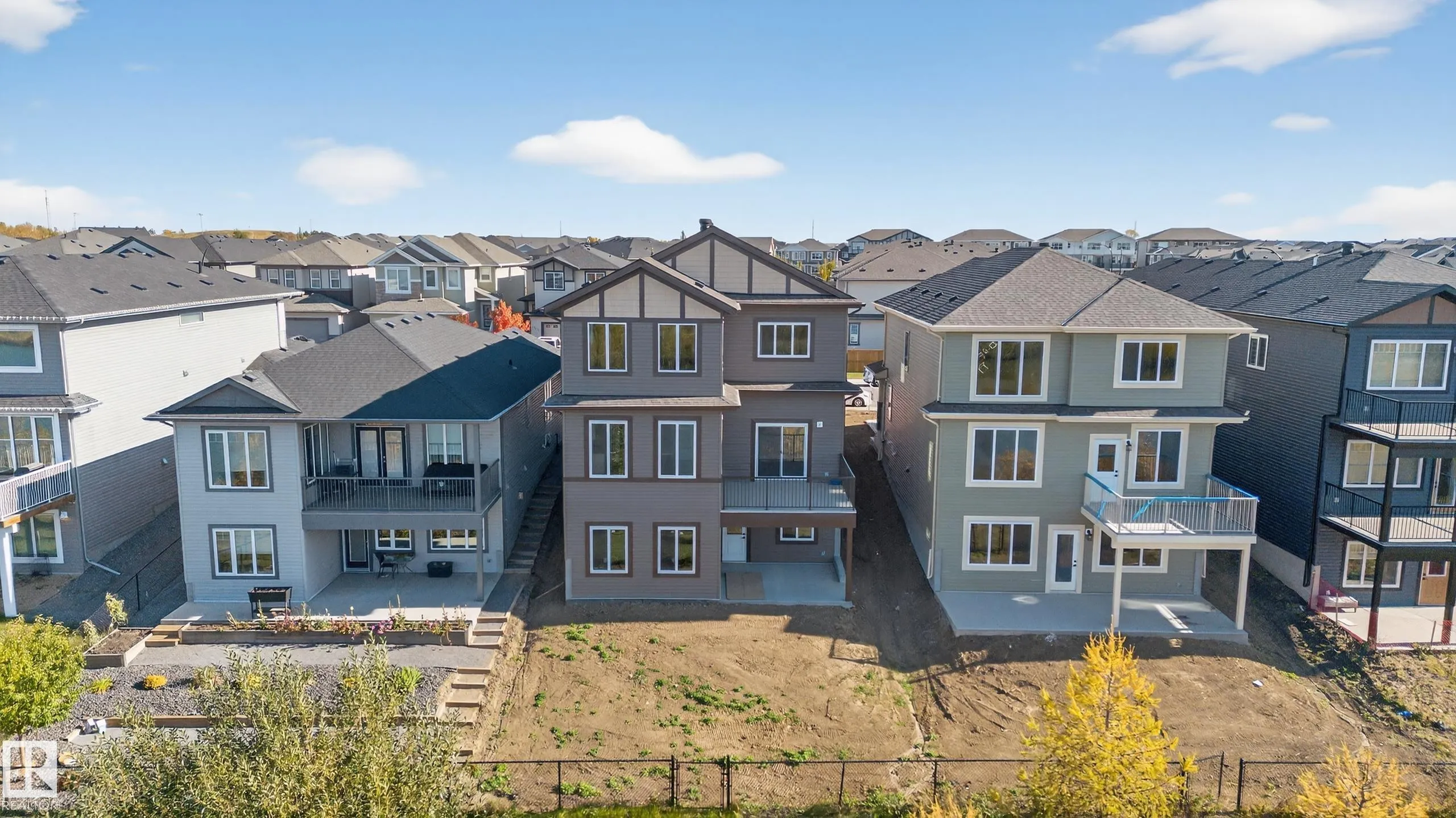 474 ROBERTS Crescent