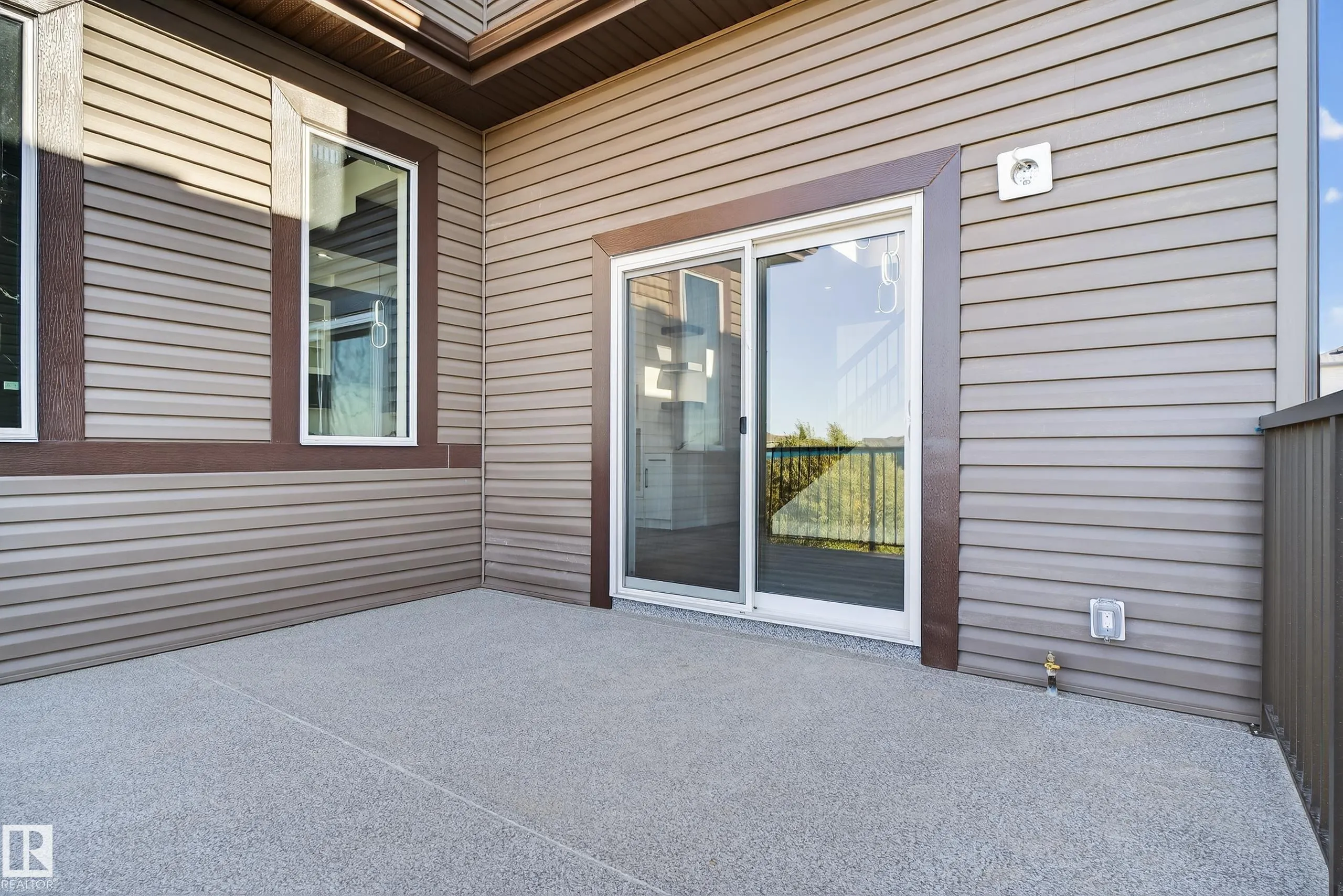 474 ROBERTS Crescent
