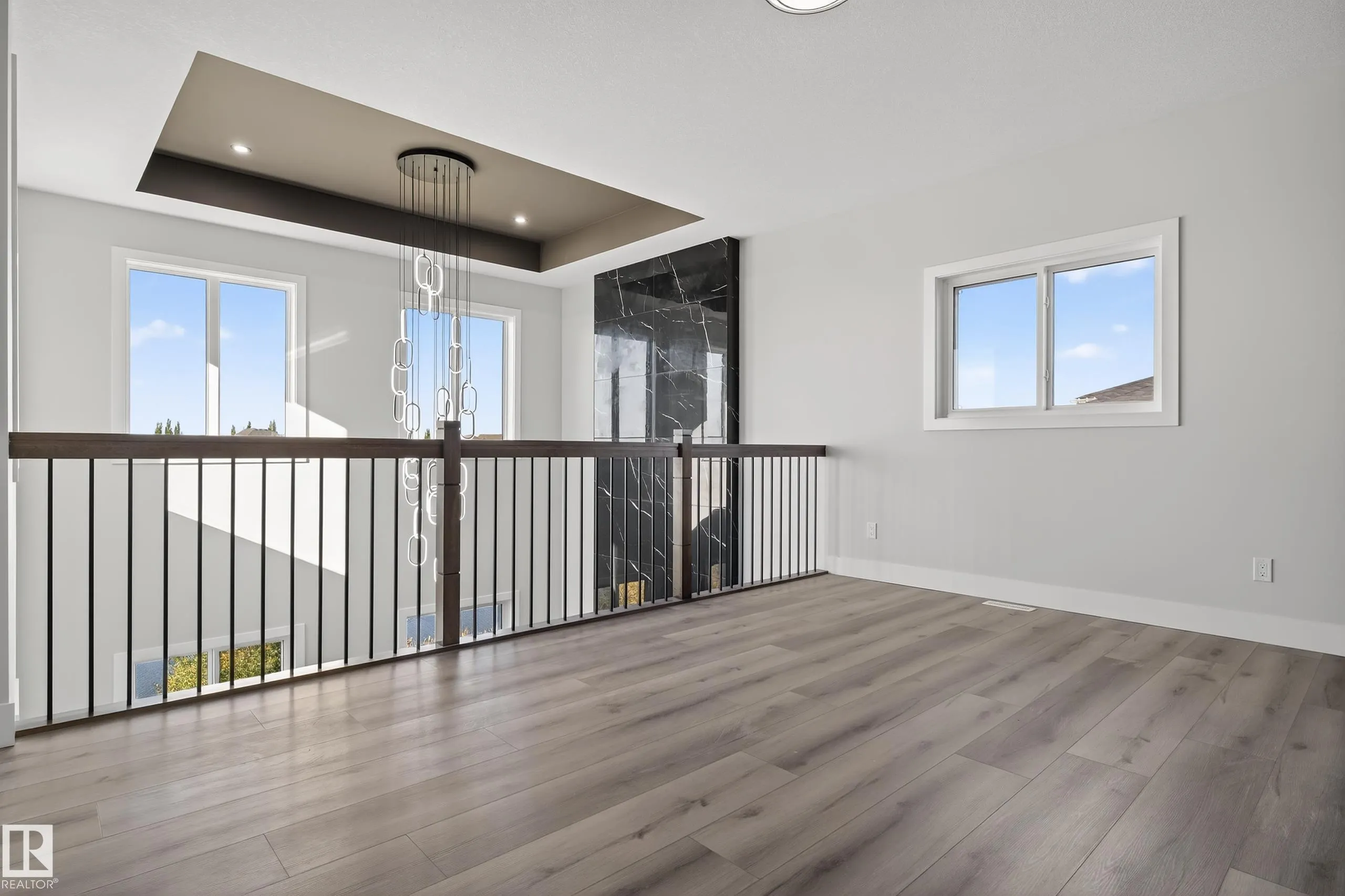 474 ROBERTS Crescent