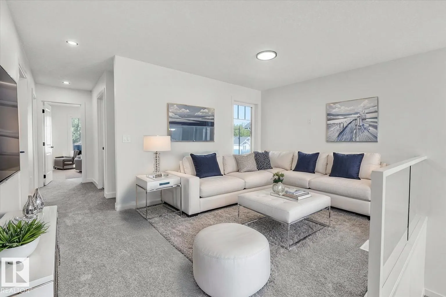 1154 GYRFALCON Crescent