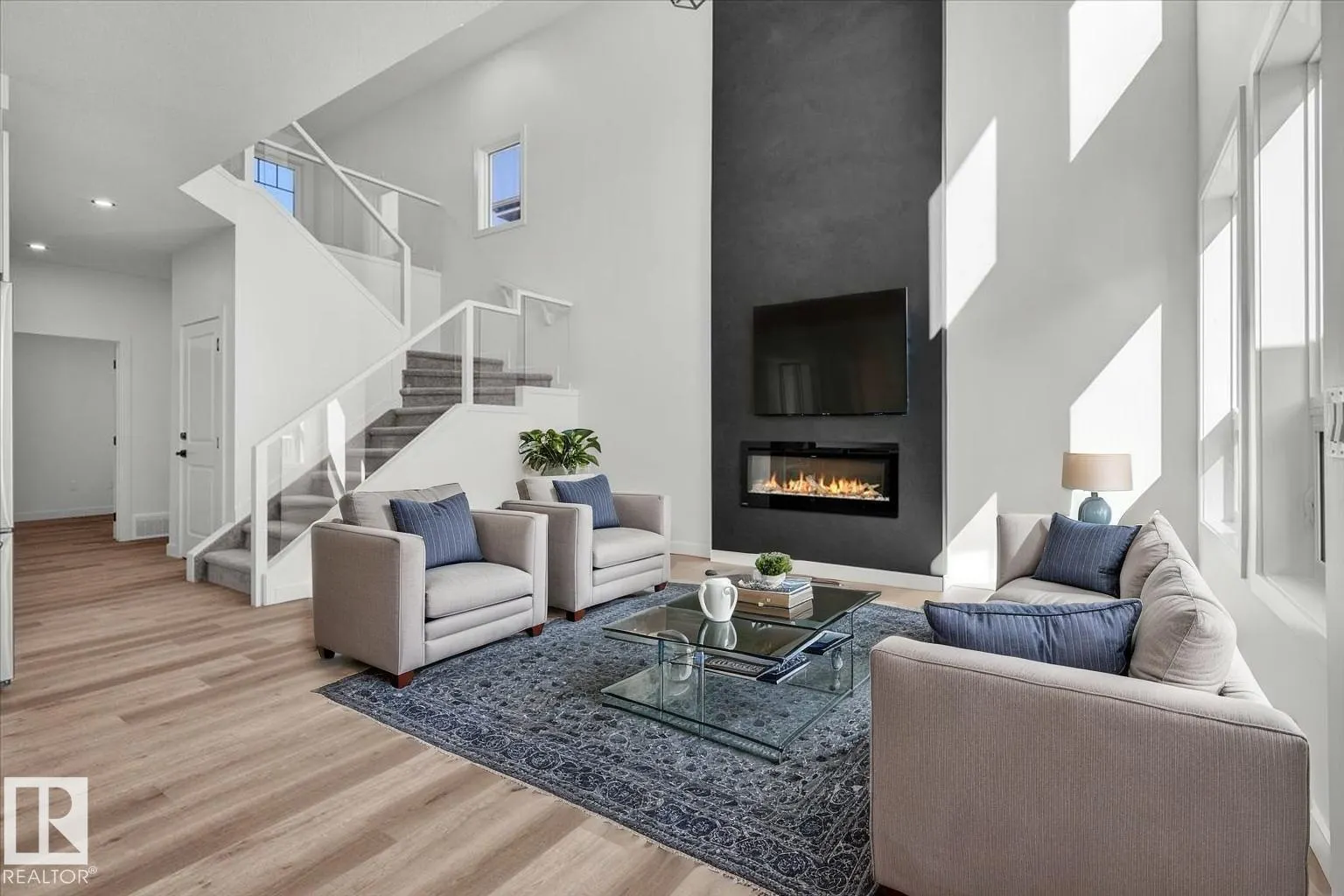 1154 GYRFALCON Crescent