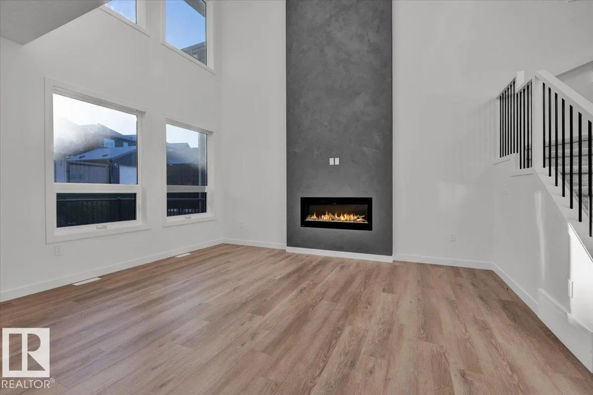 1115 GYRFALCON Crescent