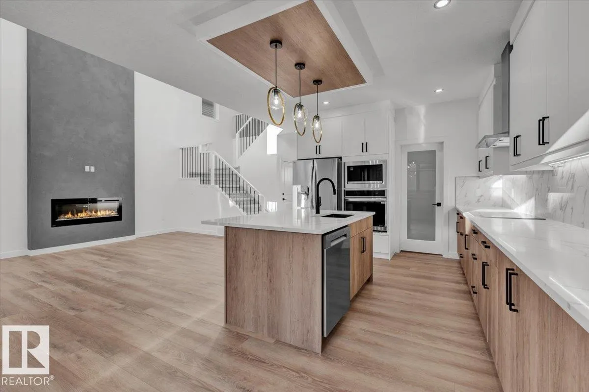 1115 GYRFALCON Crescent
