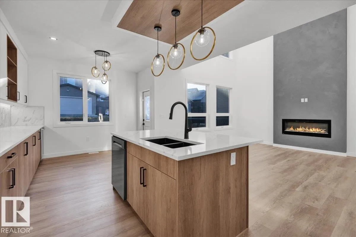 1115 GYRFALCON Crescent