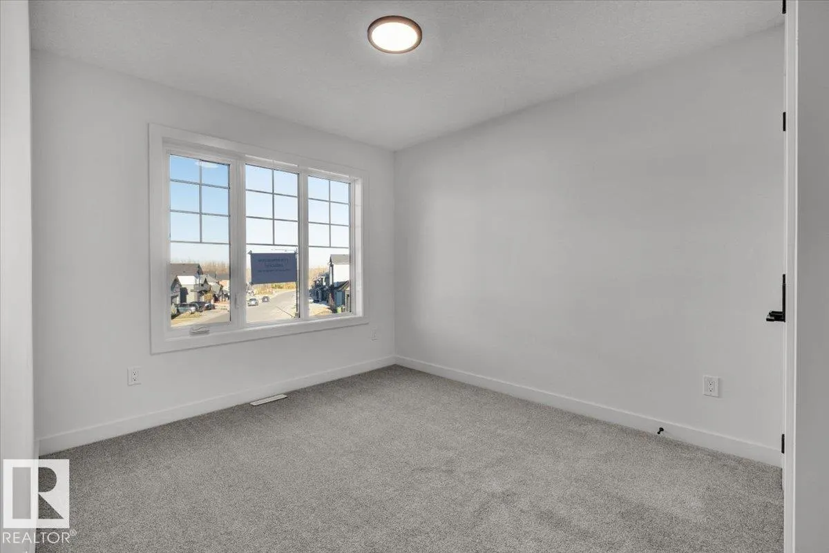 1115 GYRFALCON Crescent
