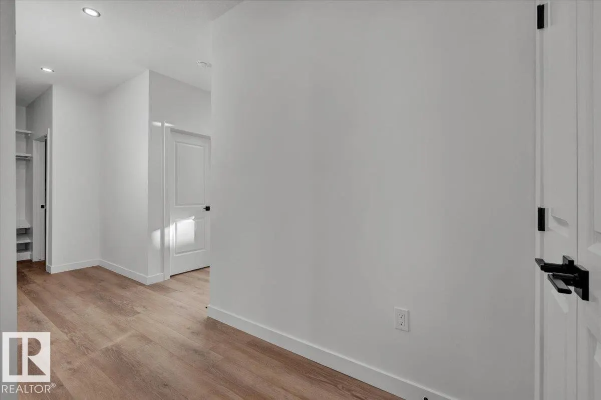 1115 GYRFALCON Crescent