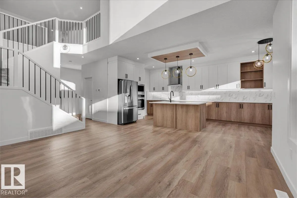 1115 GYRFALCON Crescent