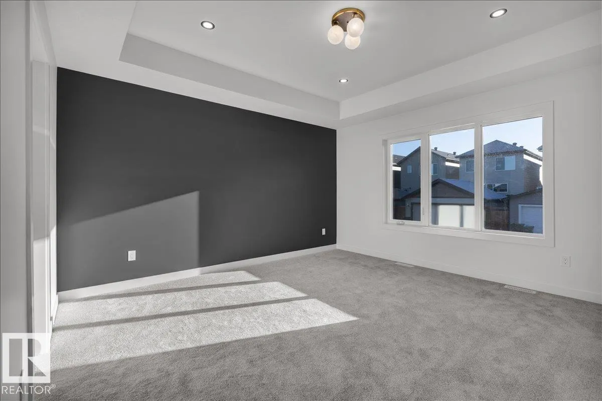 1115 GYRFALCON Crescent