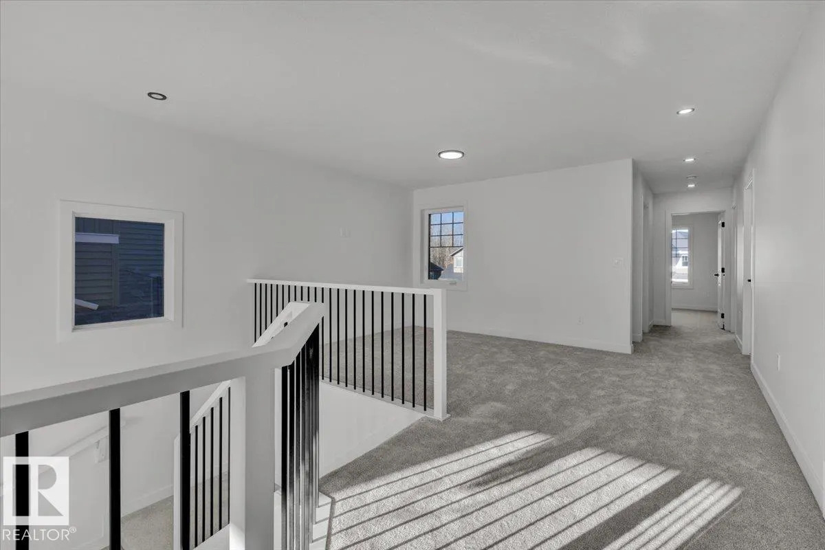 1115 GYRFALCON Crescent