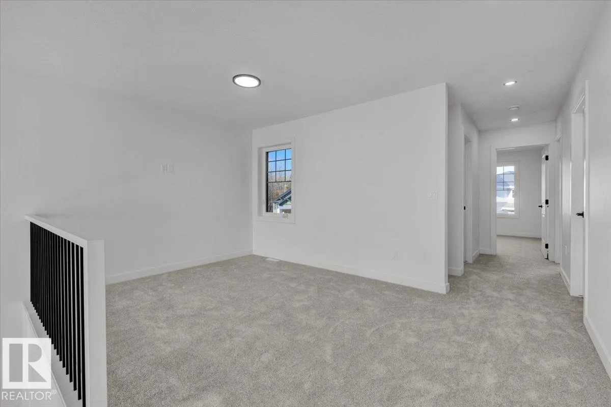 1115 GYRFALCON Crescent