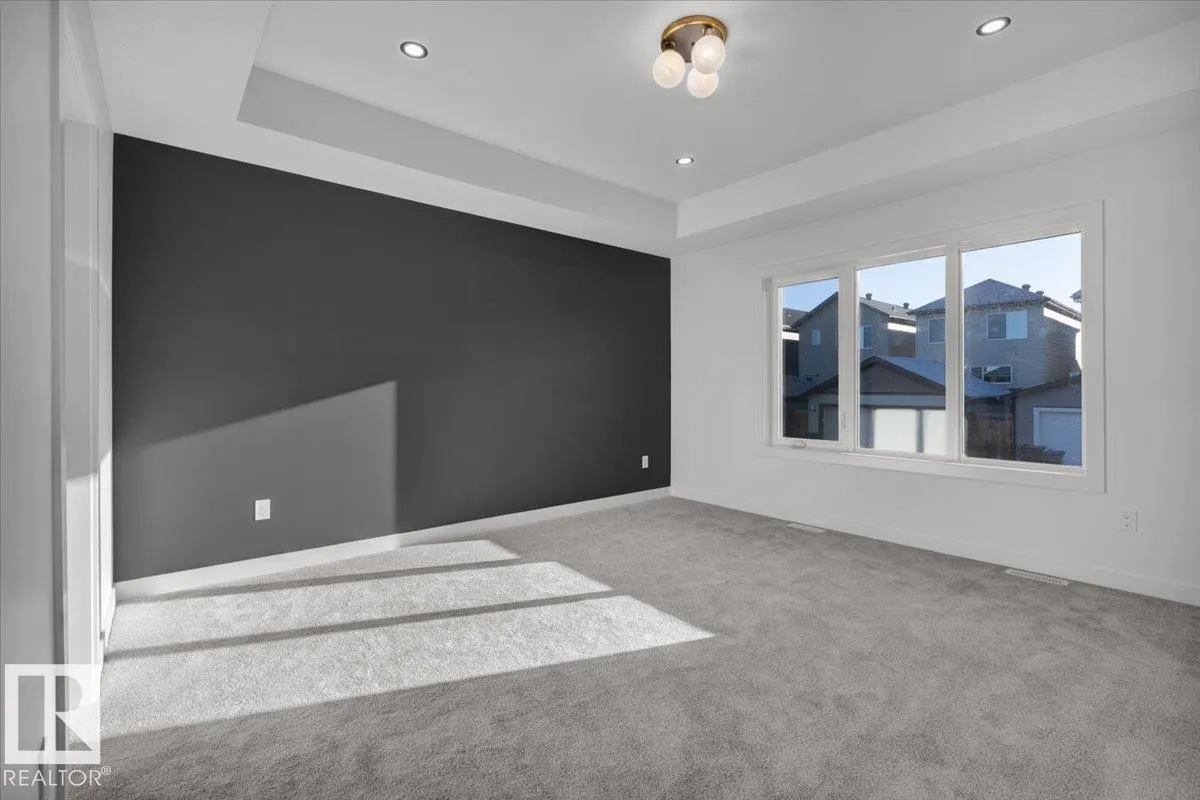 1115 GYRFALCON Crescent