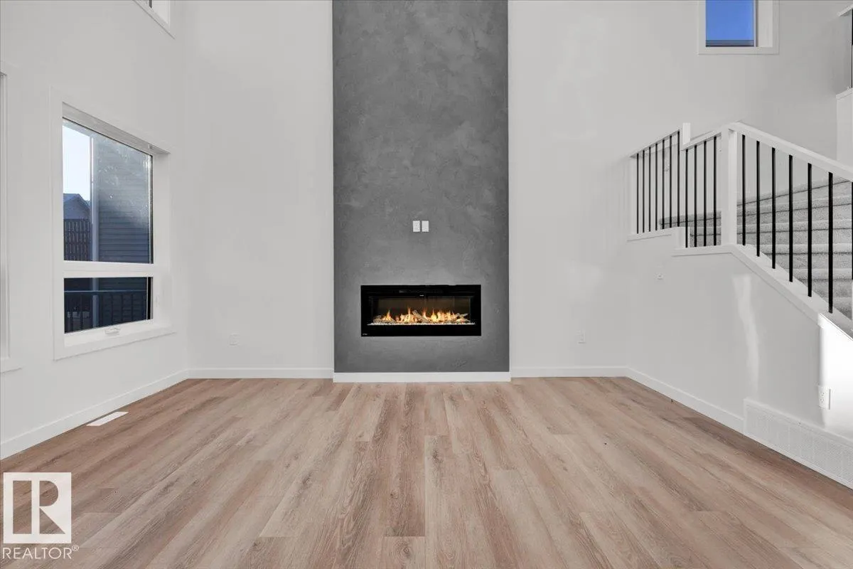 1115 GYRFALCON Crescent