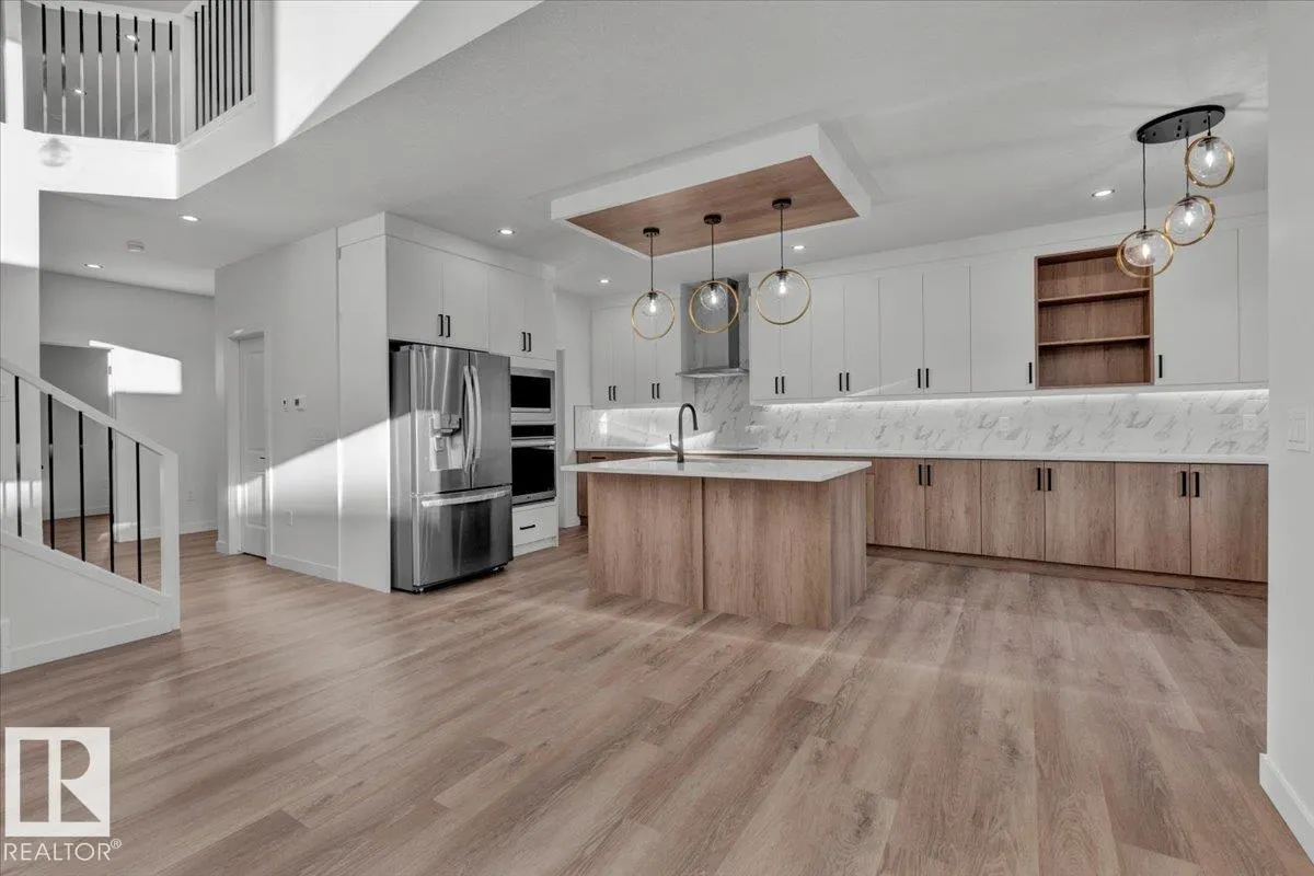 1115 GYRFALCON Crescent
