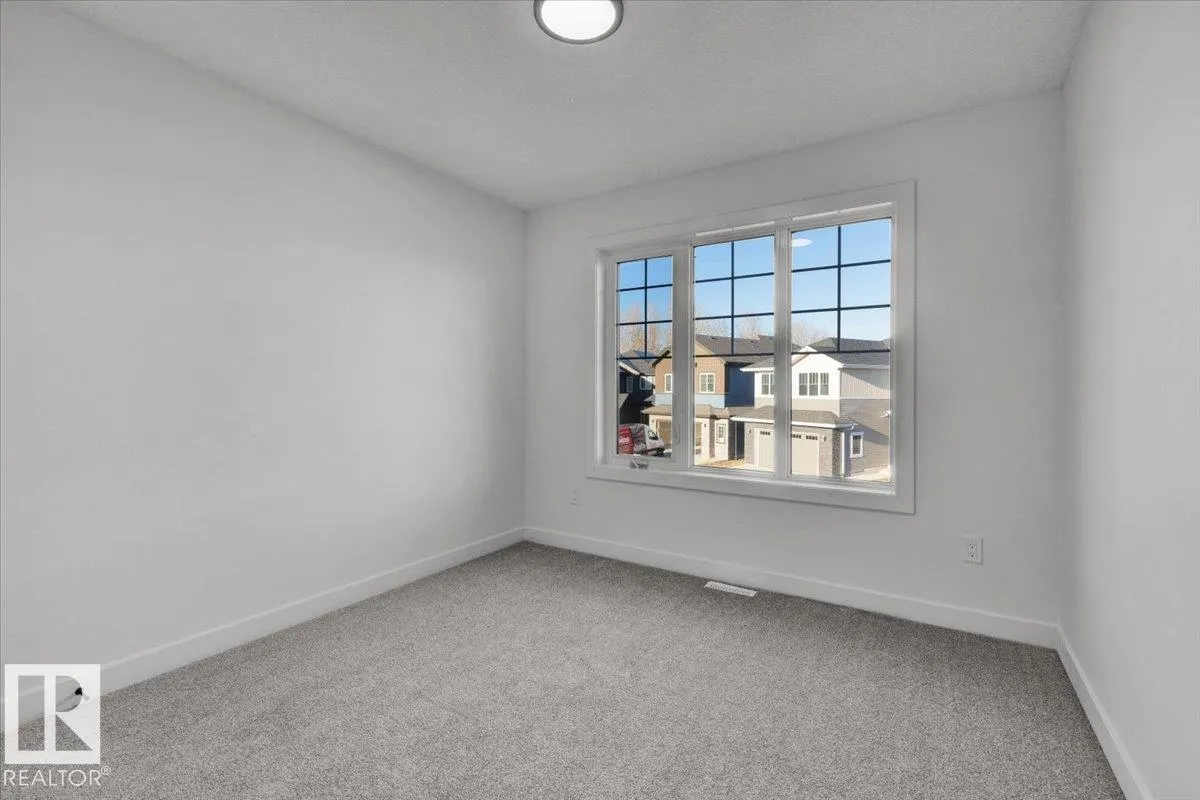 1115 GYRFALCON Crescent