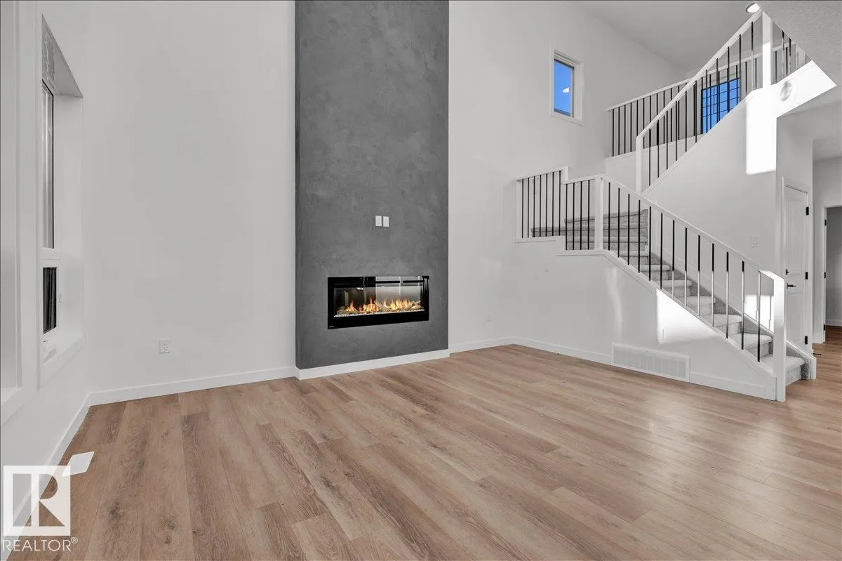 1115 GYRFALCON Crescent
