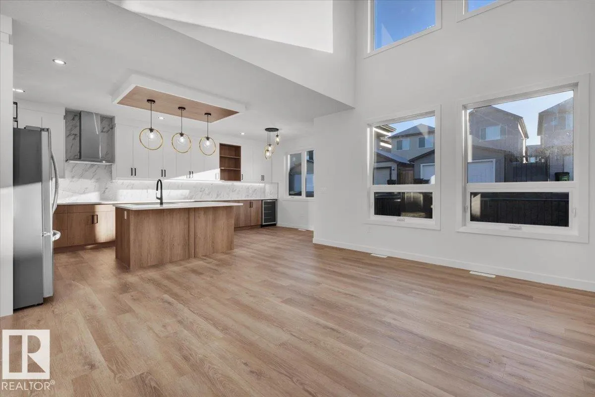 1115 GYRFALCON Crescent