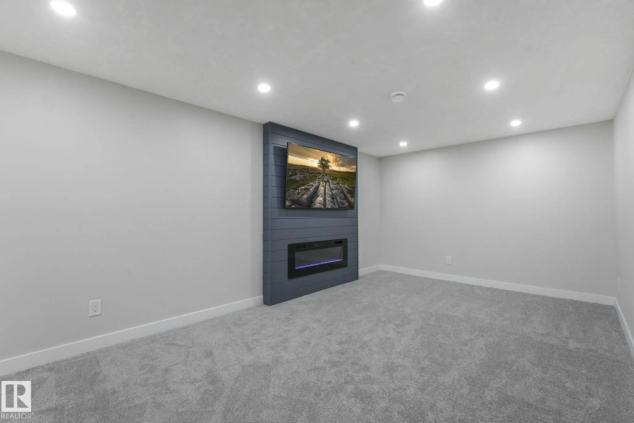 7404 82 Street