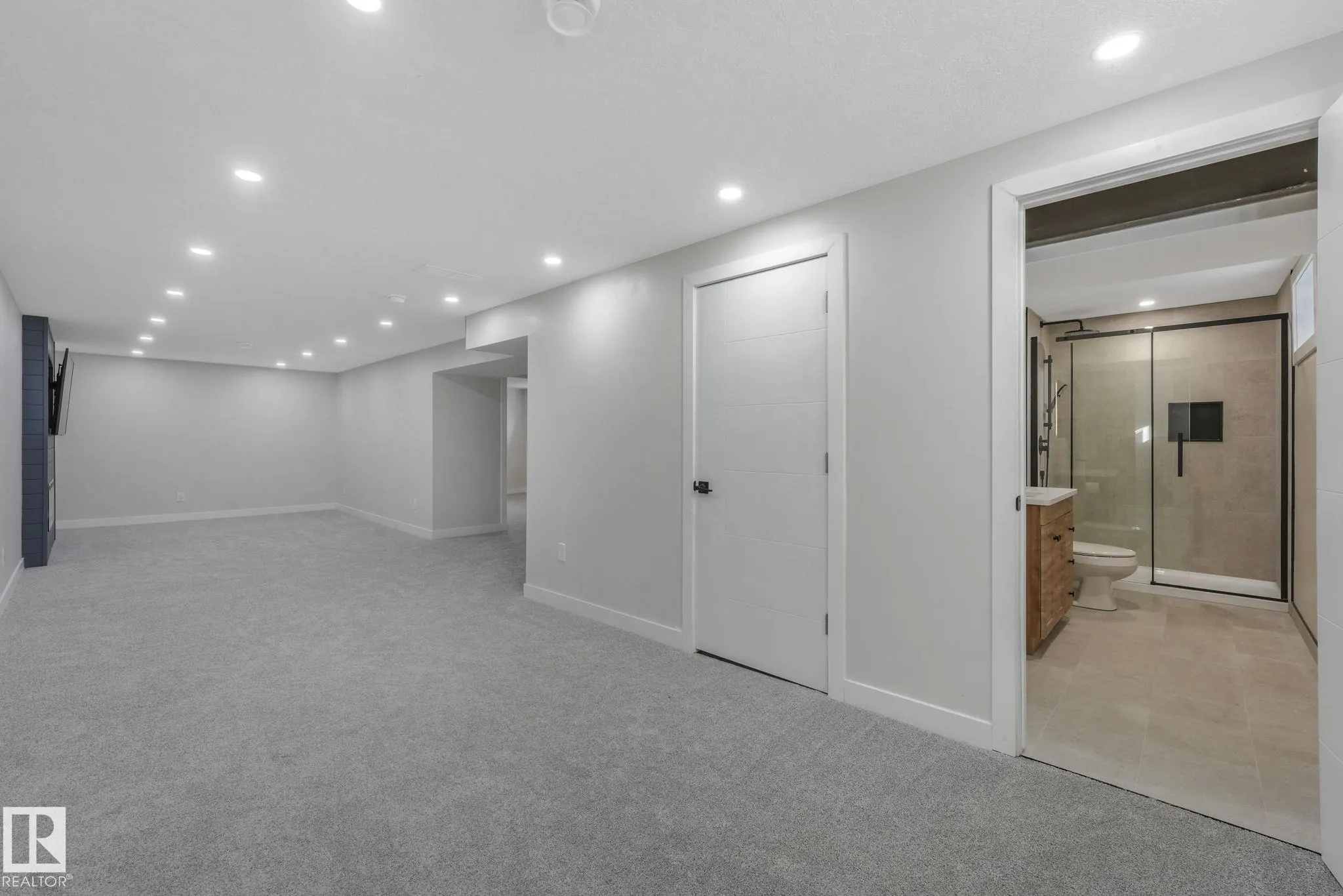7404 82 Street