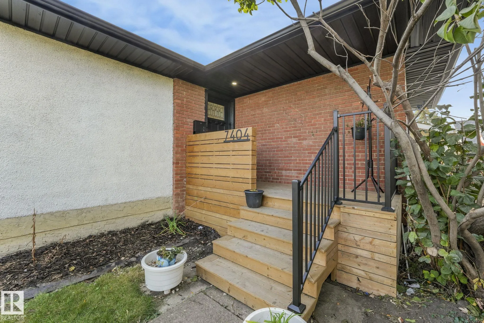 7404 82 Street