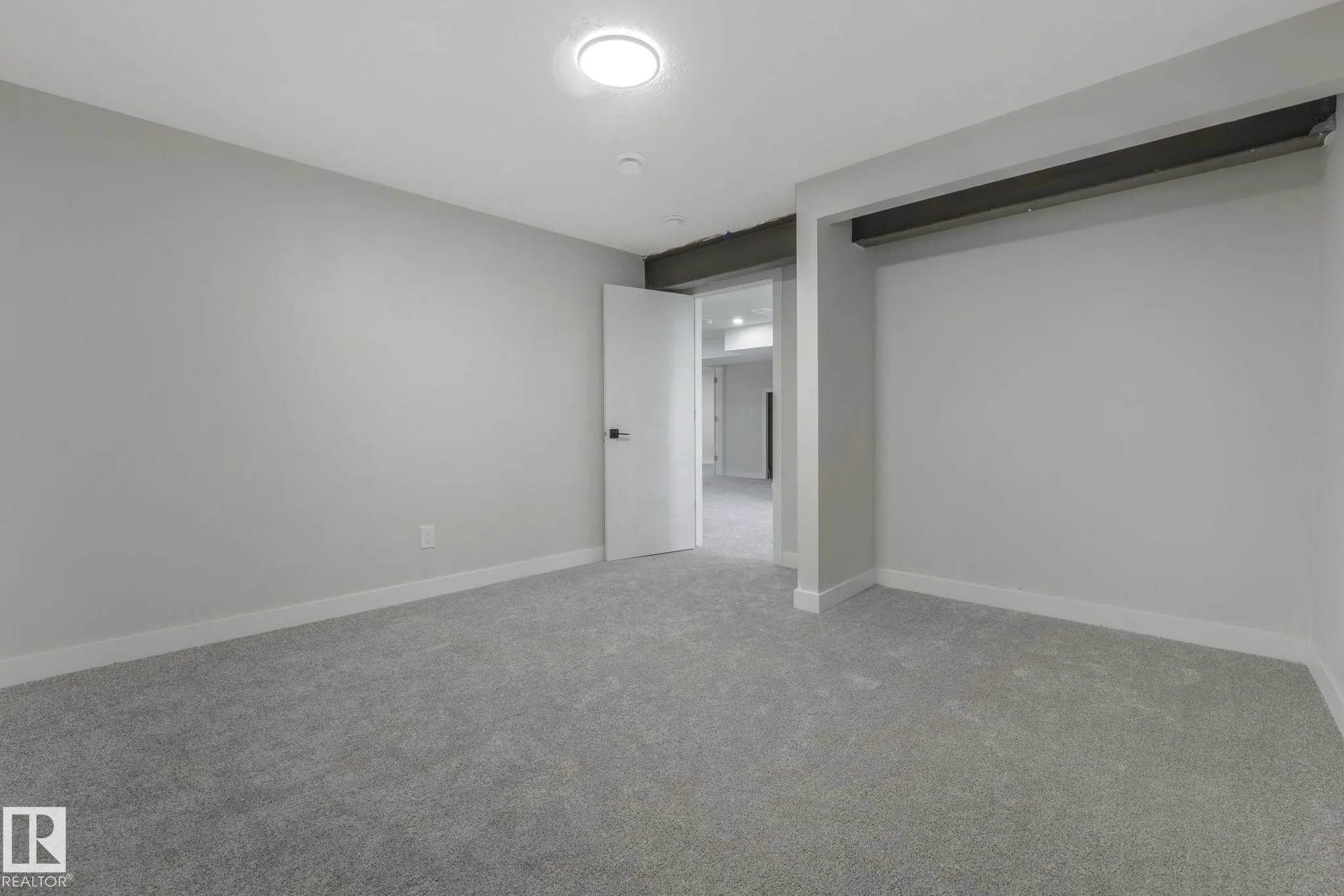 7404 82 Street