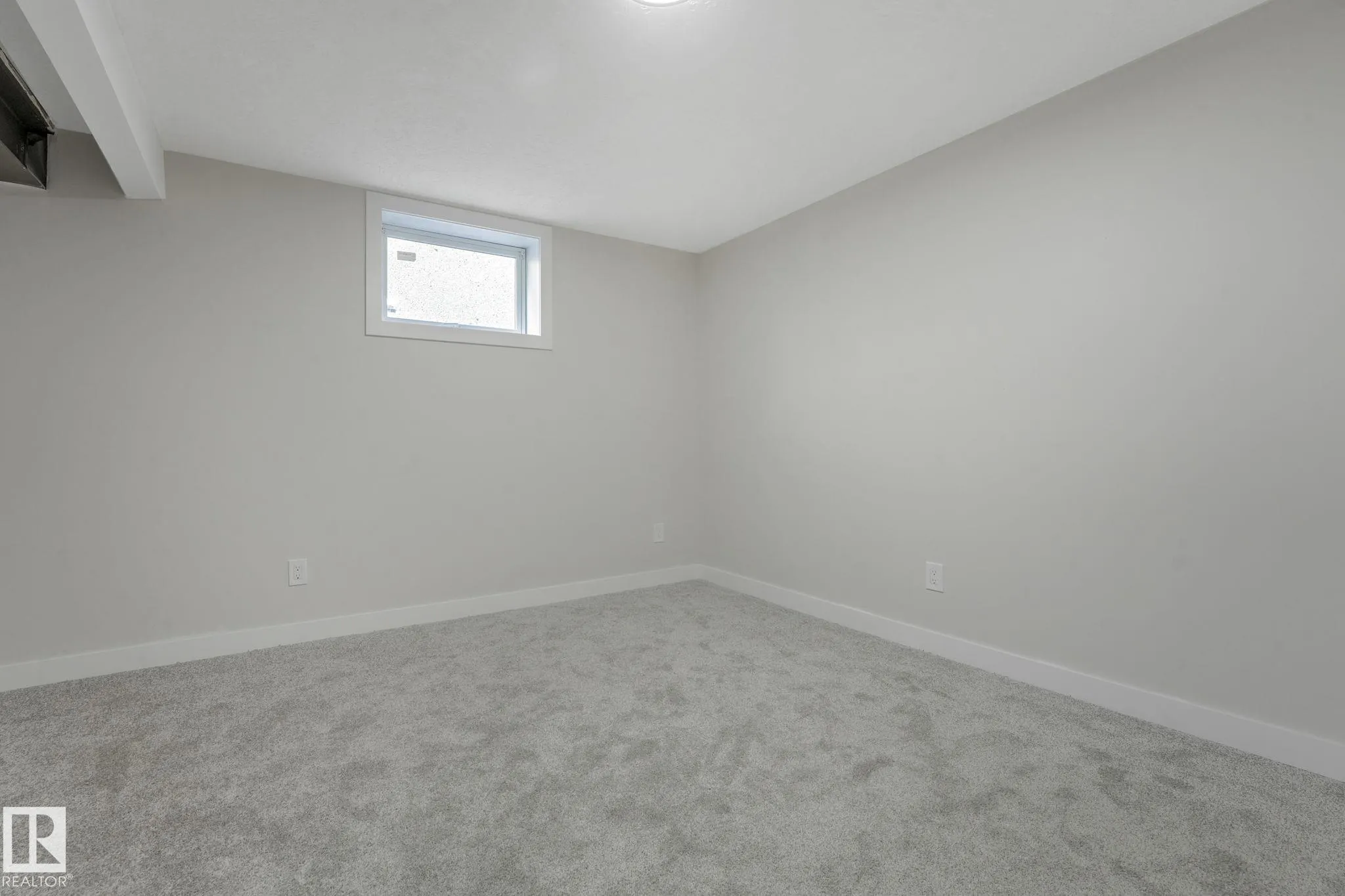 7404 82 Street