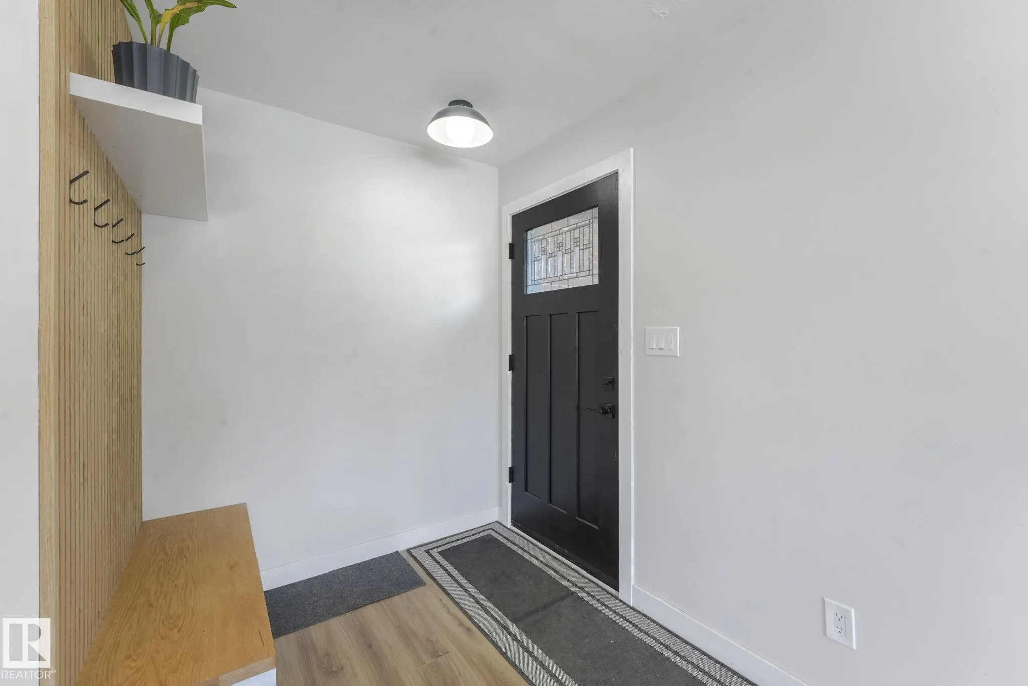 7404 82 Street