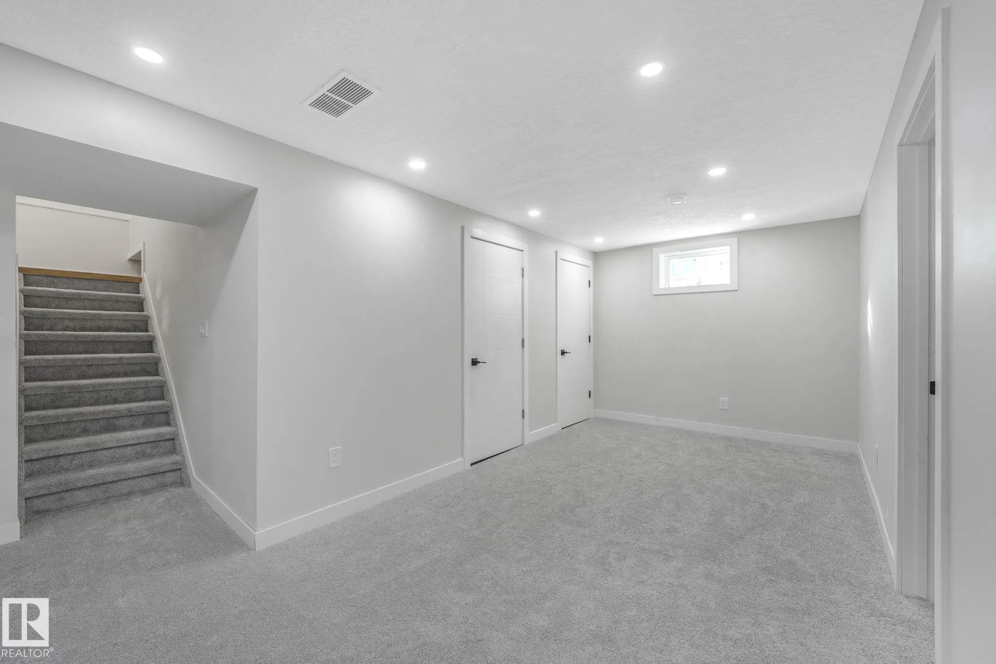 7404 82 Street