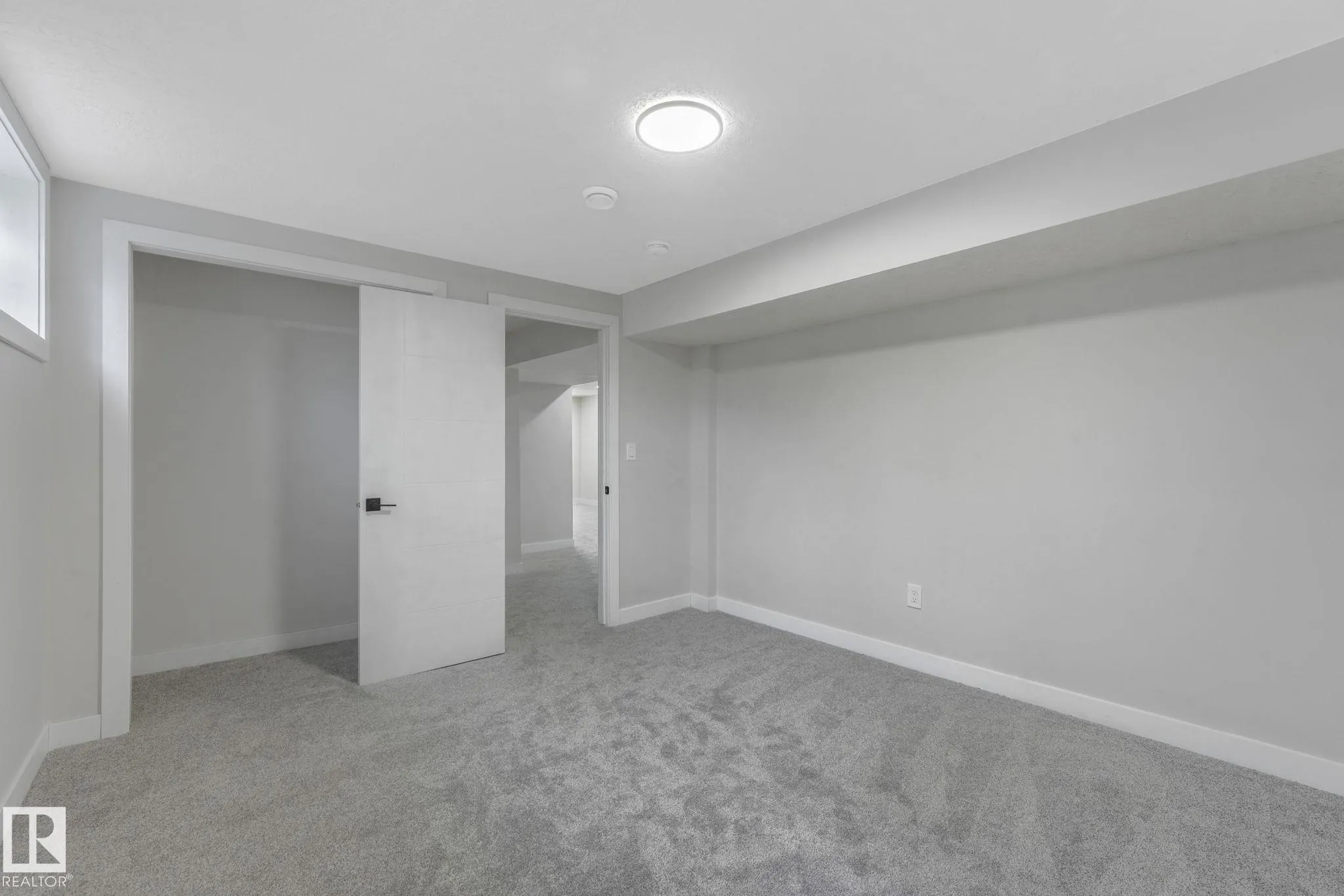 7404 82 Street