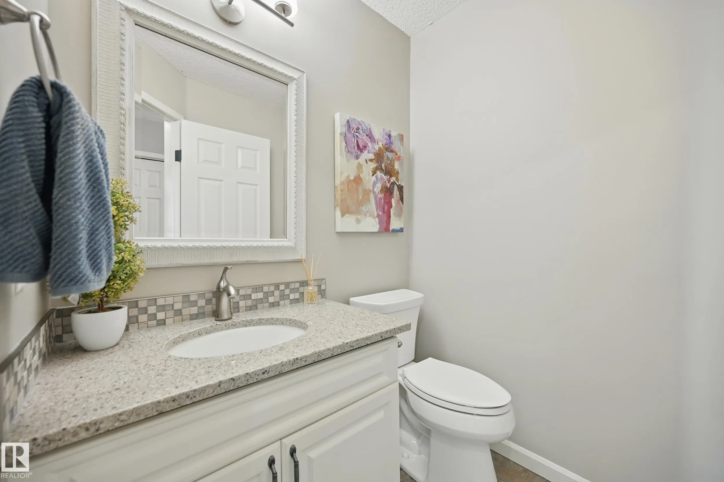 24 BLUE QUILL Crescent