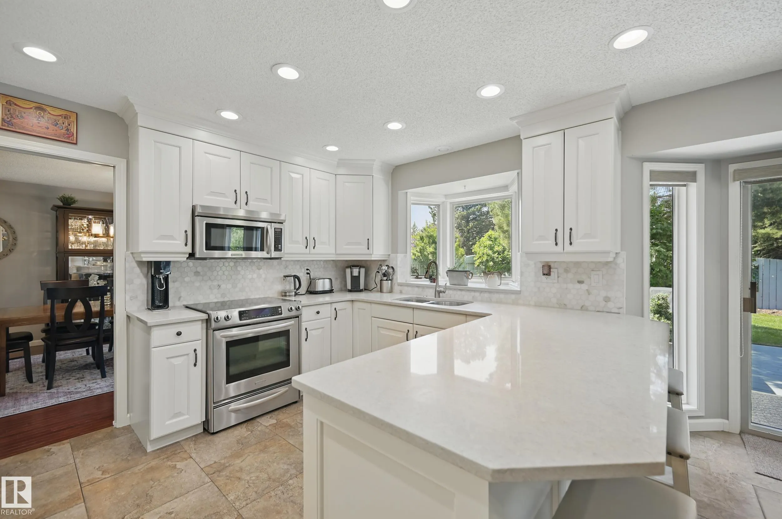 24 BLUE QUILL Crescent