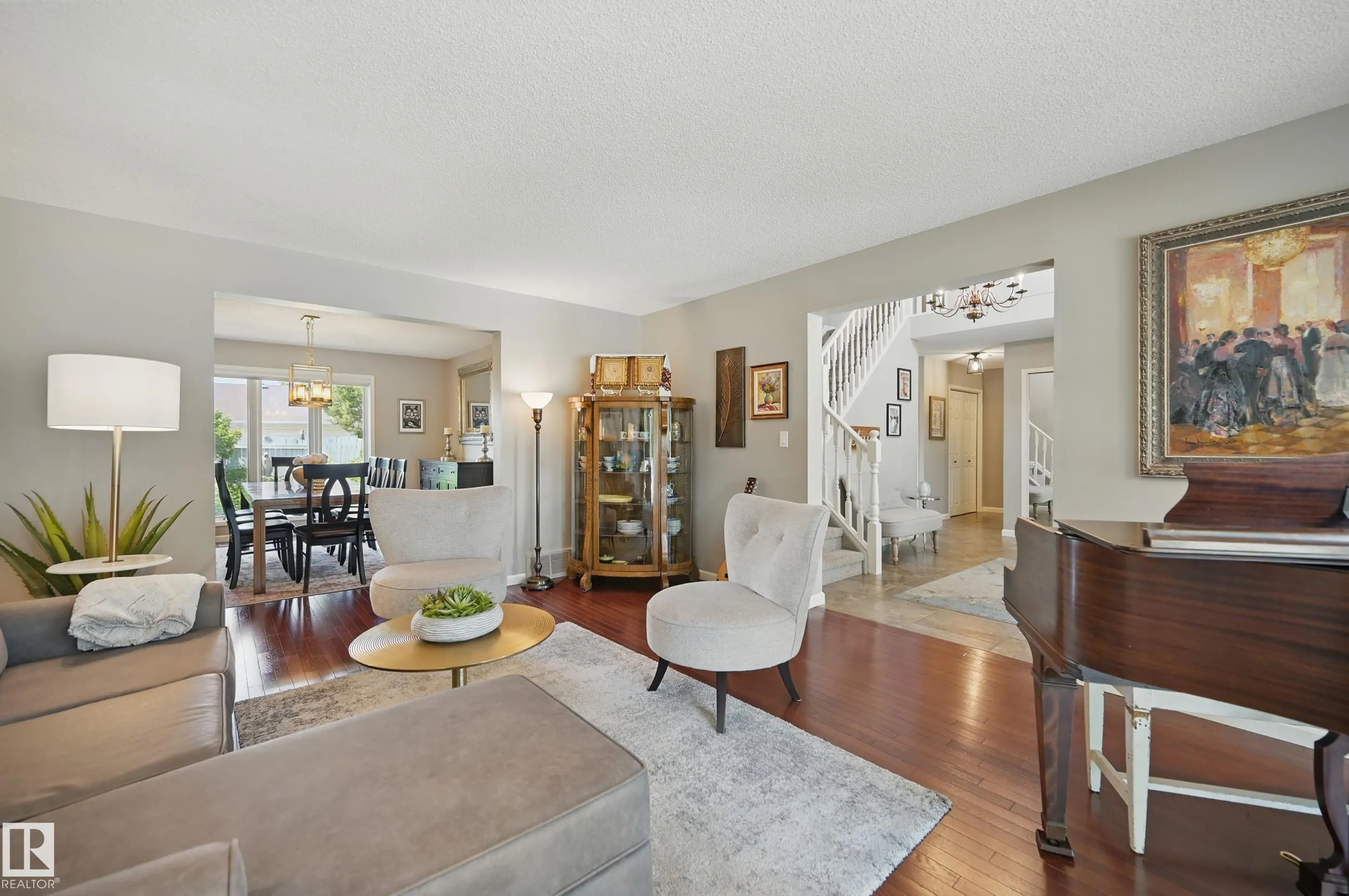 24 BLUE QUILL Crescent